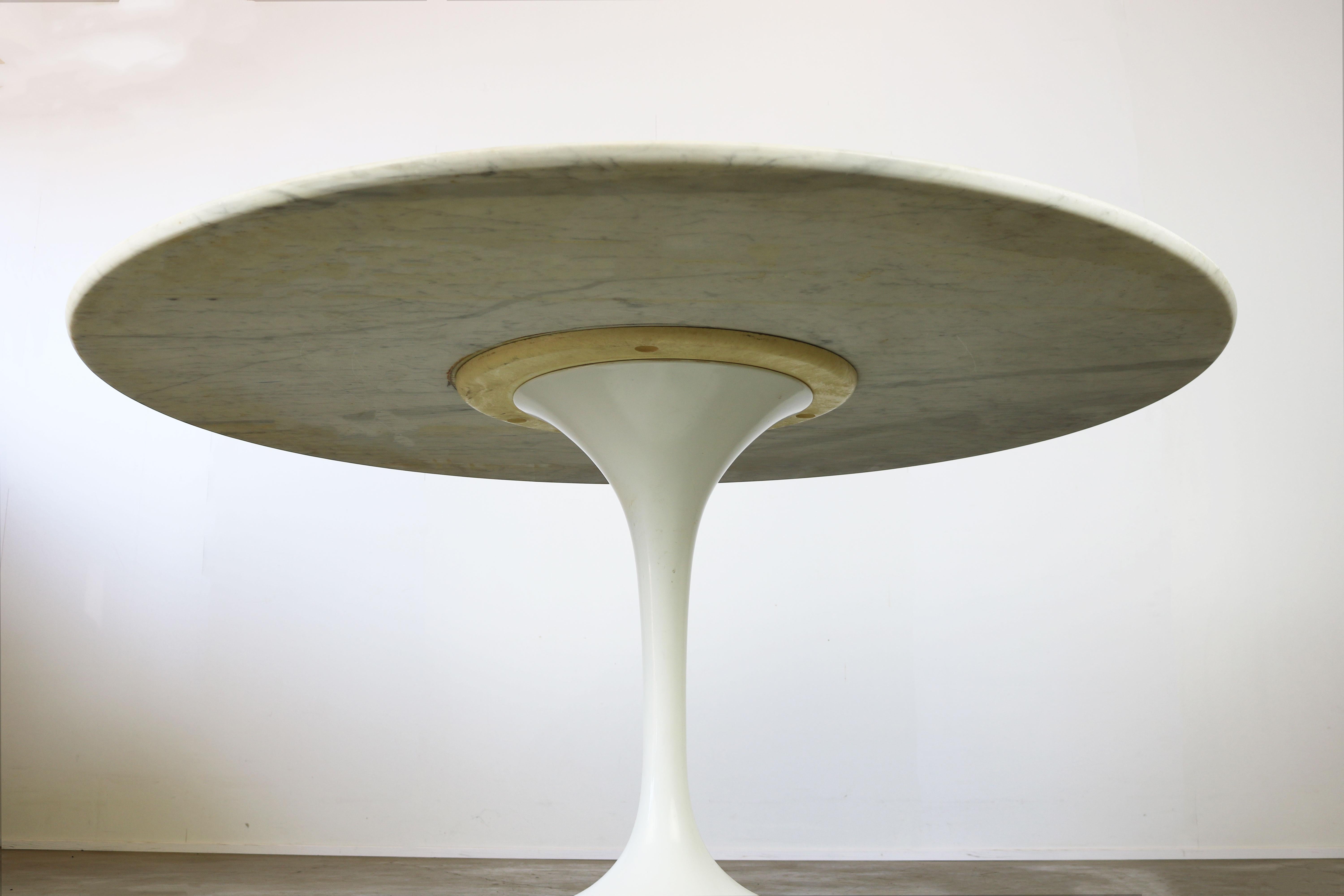 Knoll Tulip Dining Set by Eero Saarinen 1960s Large Marble Table Armchairs en vente 5