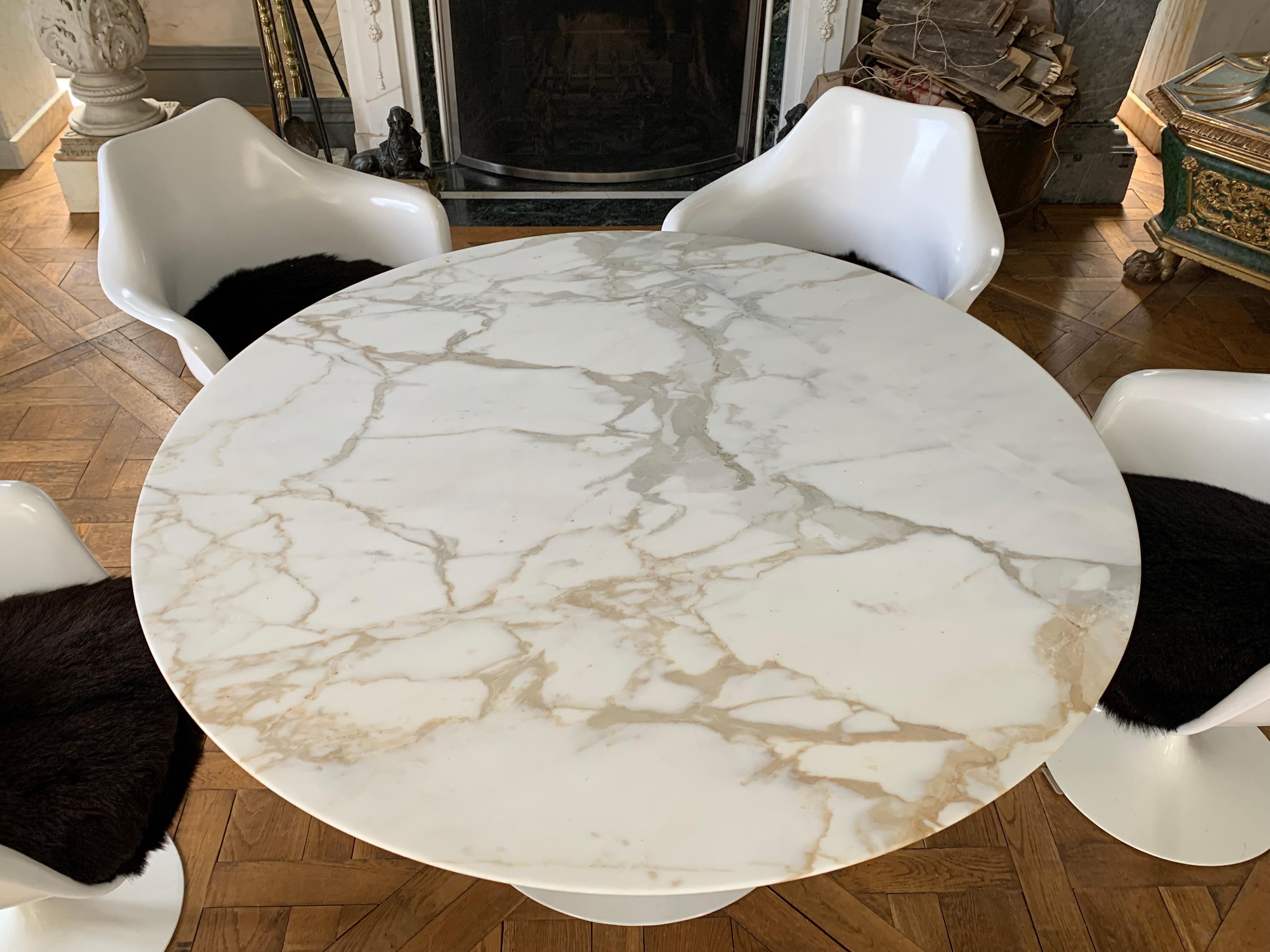 American Knoll Tulip Dining Table