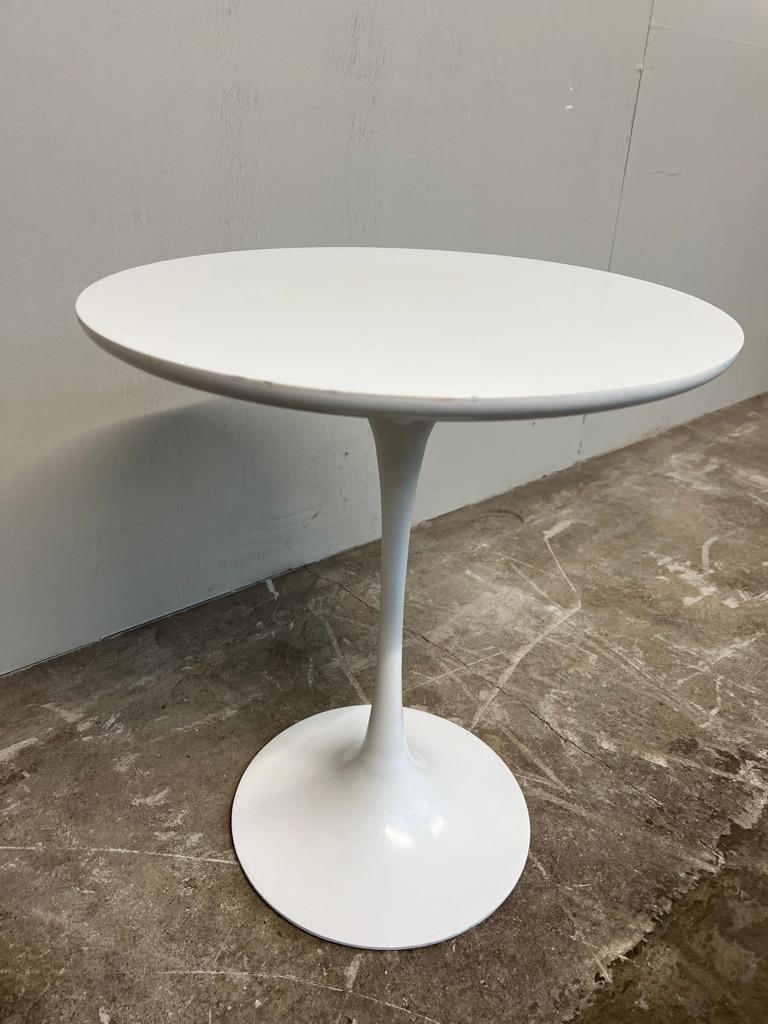 20th Century Knoll Tulip Table by Eero Saarinen — Round Top, Mid-Century Modern For Sale