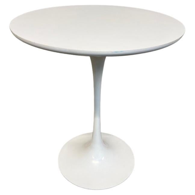 Knoll Tulip Table by Eero Saarinen — Round Top, Mid-Century Modern