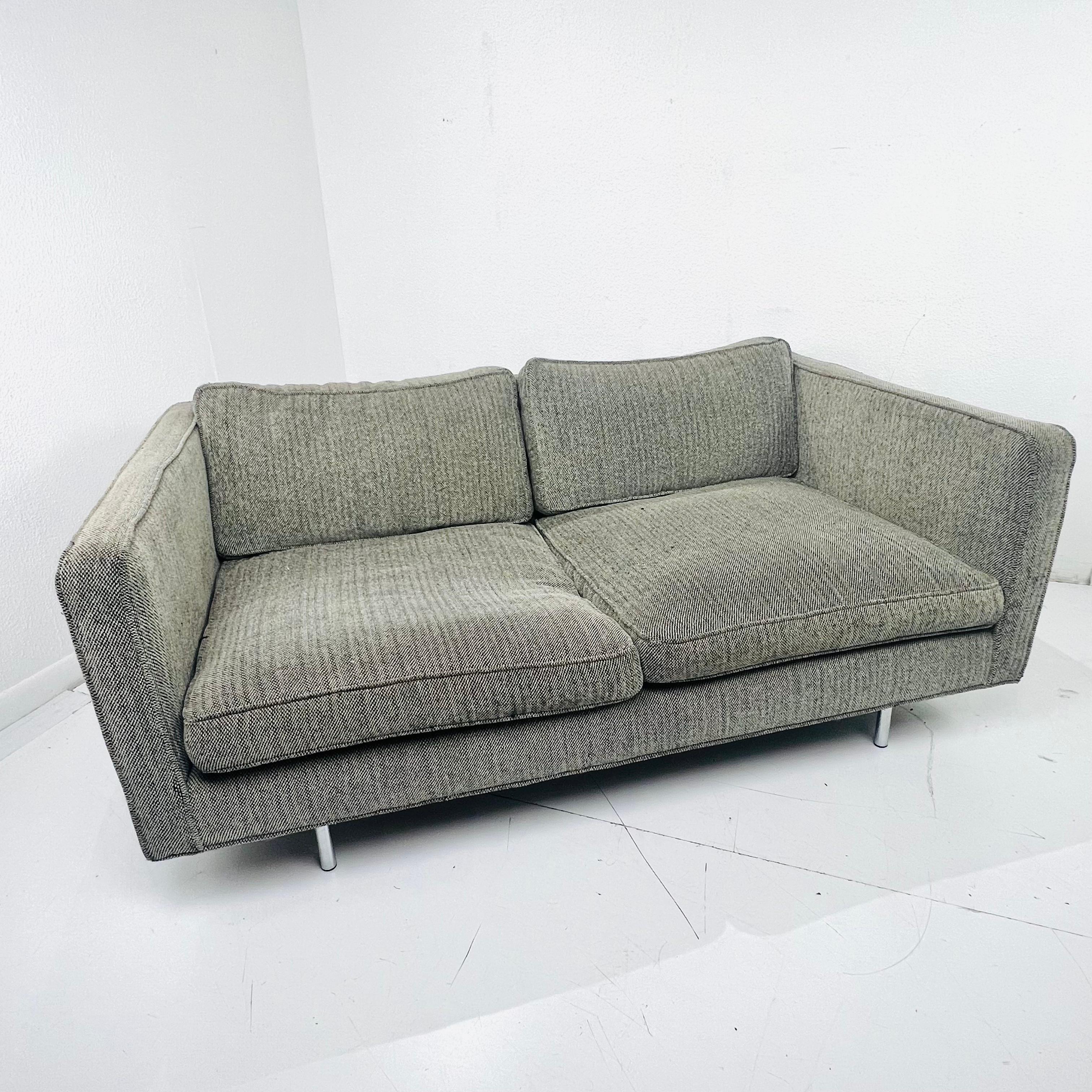 Knoll Two Seat Cube Sofa In Good Condition For Sale In Dallas, TX