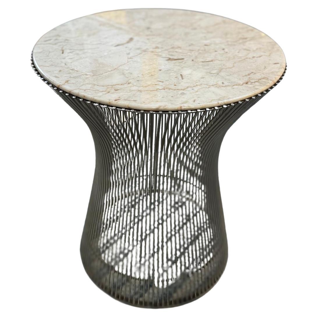 Paire de tables d'appoint Knoll & Waren PLATNER, avec plateau en marbre blanc veiné beige