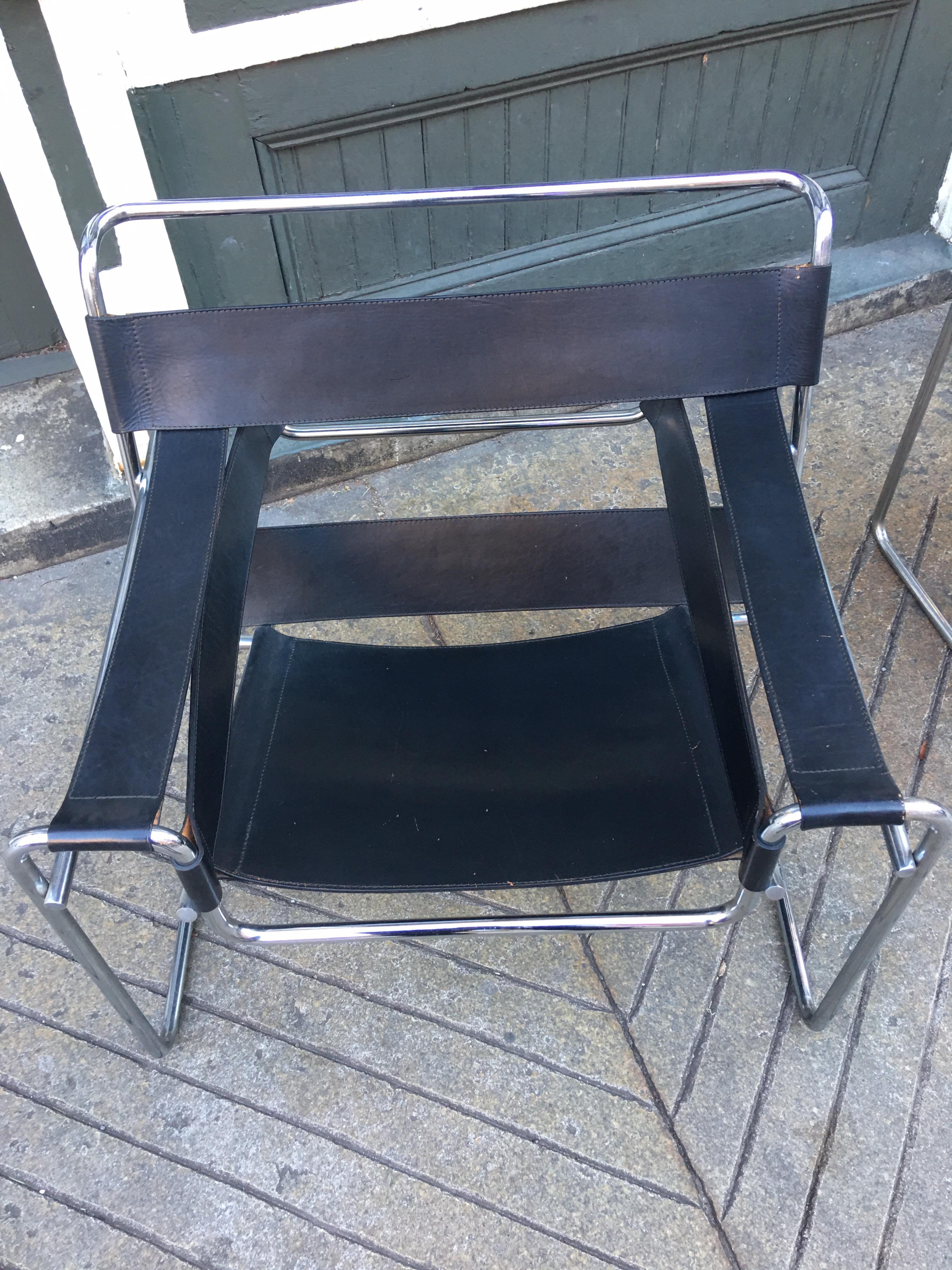 Marcel Breuer Wassily chair in black leather, retains it's Knoll Label. Probably from the 1970s, shows nice amount of Patina. Chrome is very clean.