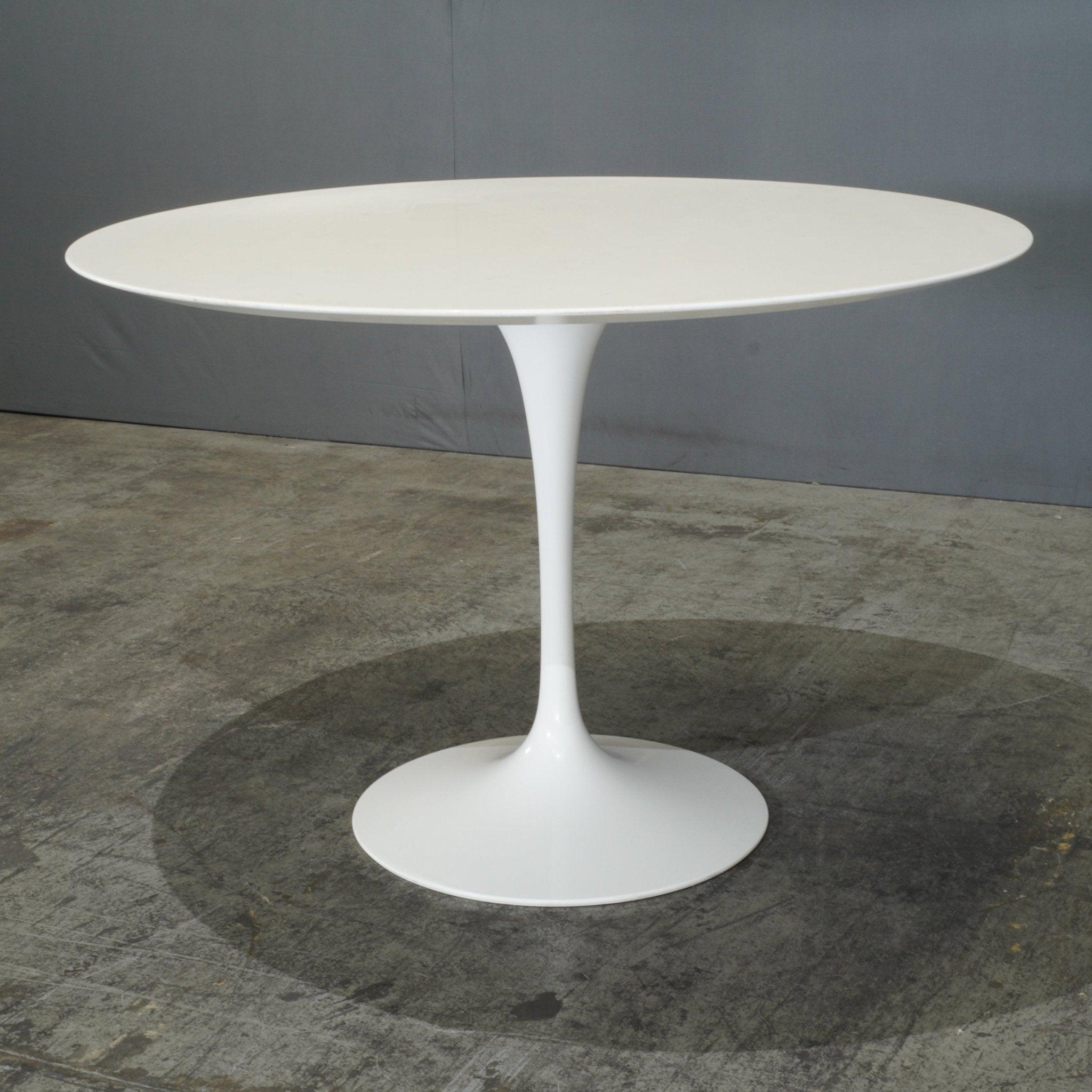 20th Century Knoll White Dining Table by Eero Saarinen