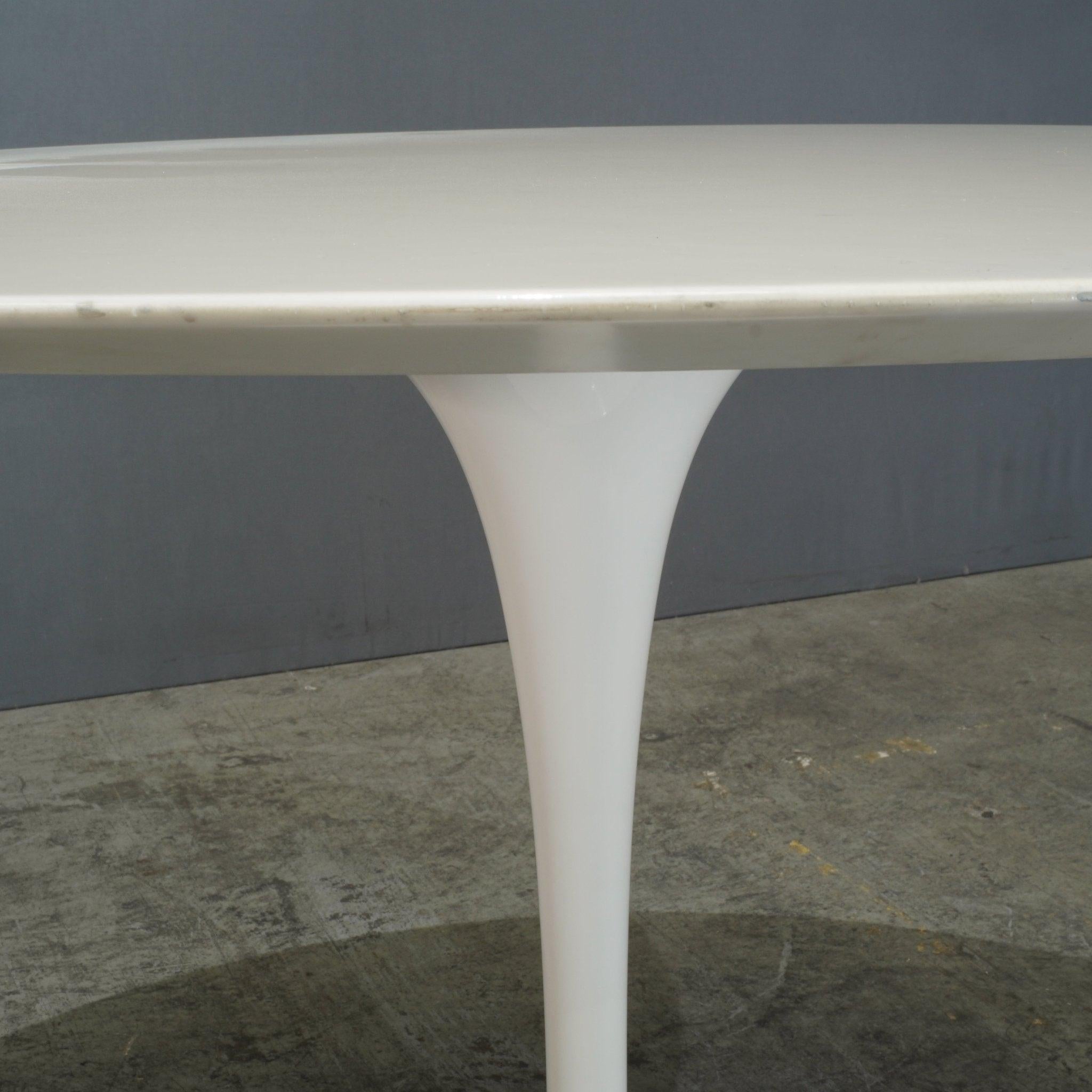 Knoll White Dining Table by Eero Saarinen 1