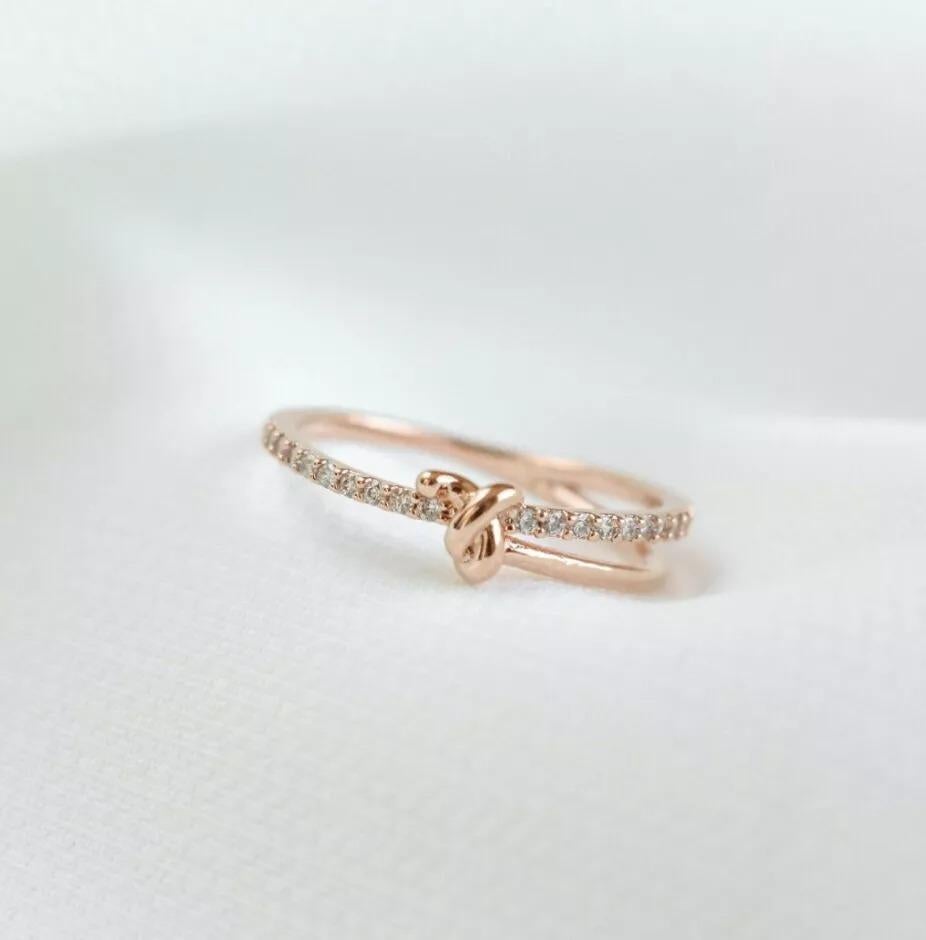 Round Cut Knot Diamond Ring in 14k Solid For Sale