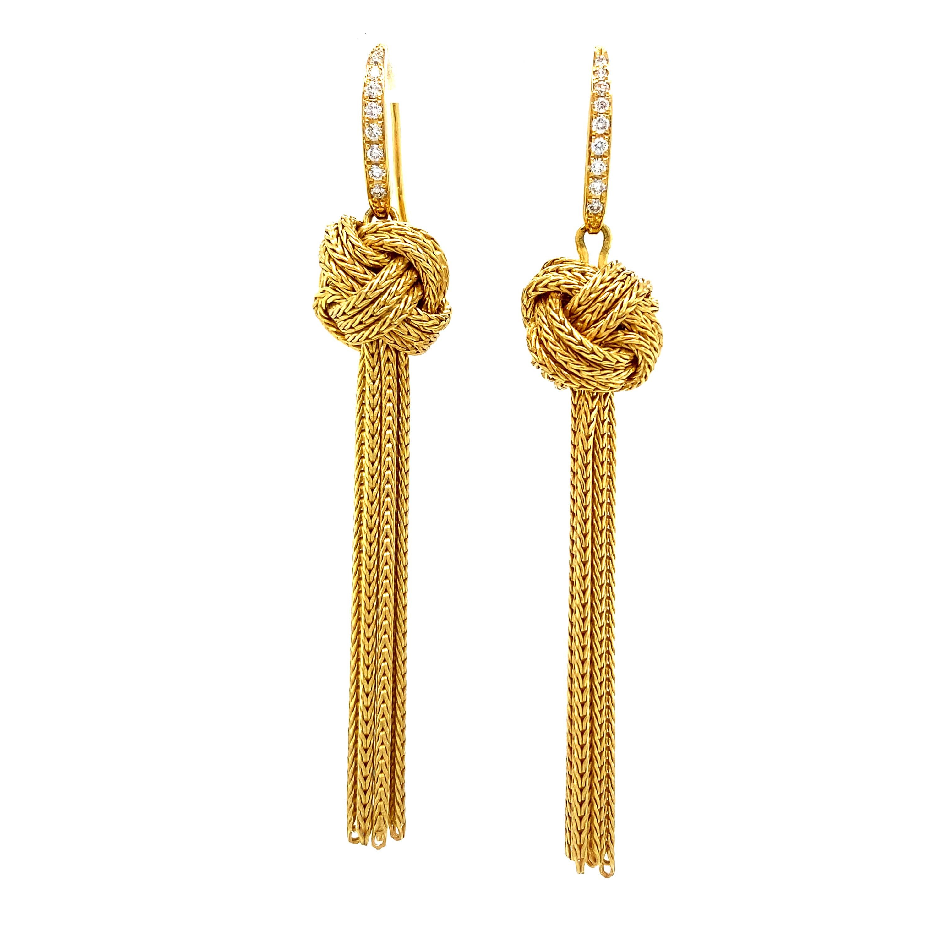 Victor Mayer knot earrings 18k yellow gold, Casino collection, 18 diamonds, total 0.15 ct, G VS, brilliant cut,
measurements app. 86.0 mm x 12.5 mm (Ø knot)

About the creator Victor Mayer
Victor Mayer is internationally renowned for elegant