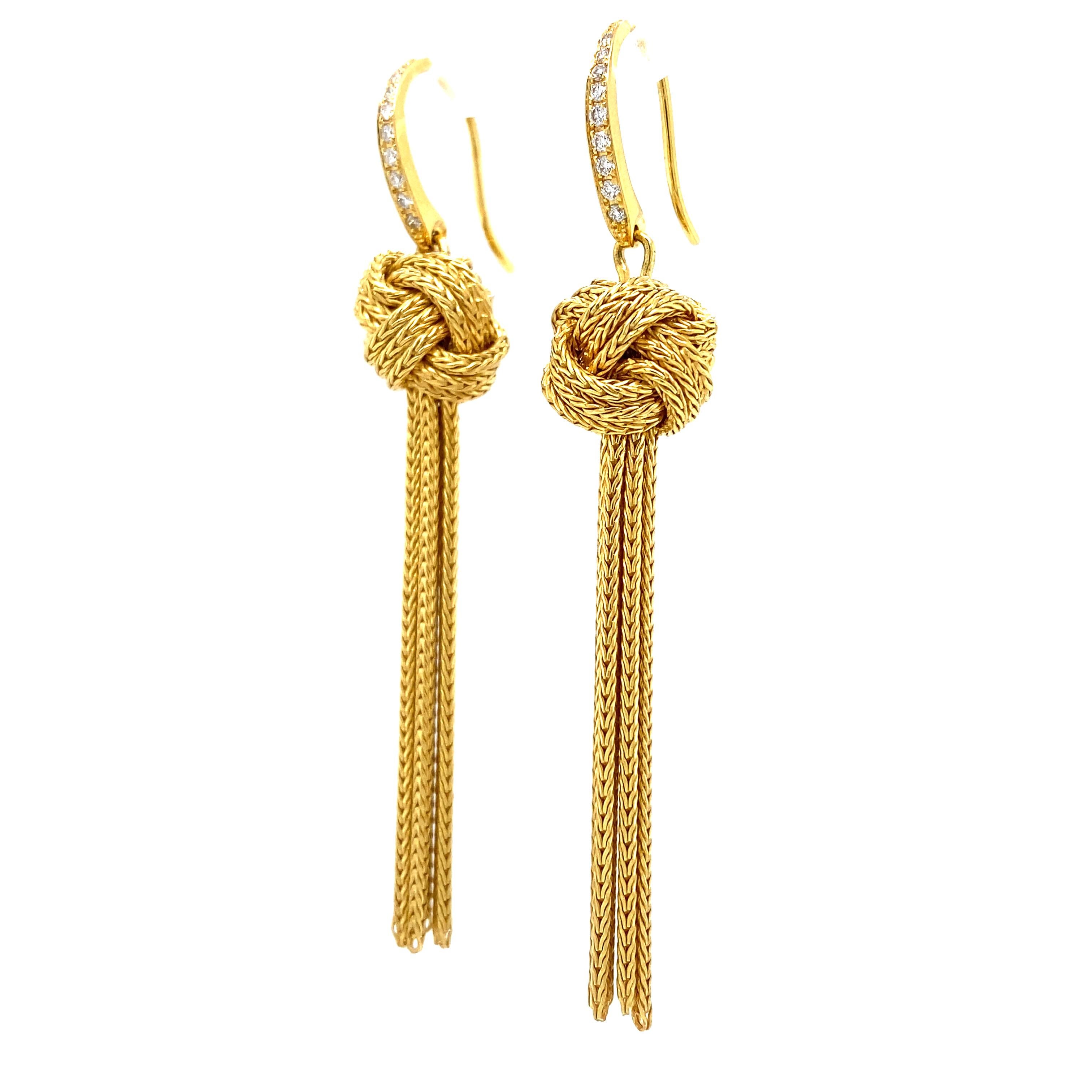 Contemporary Knot Earrings 18k Yellow Gold 18 Diamonds 0.15 Ct G Vs Diameter 12.5 Mm For Sale