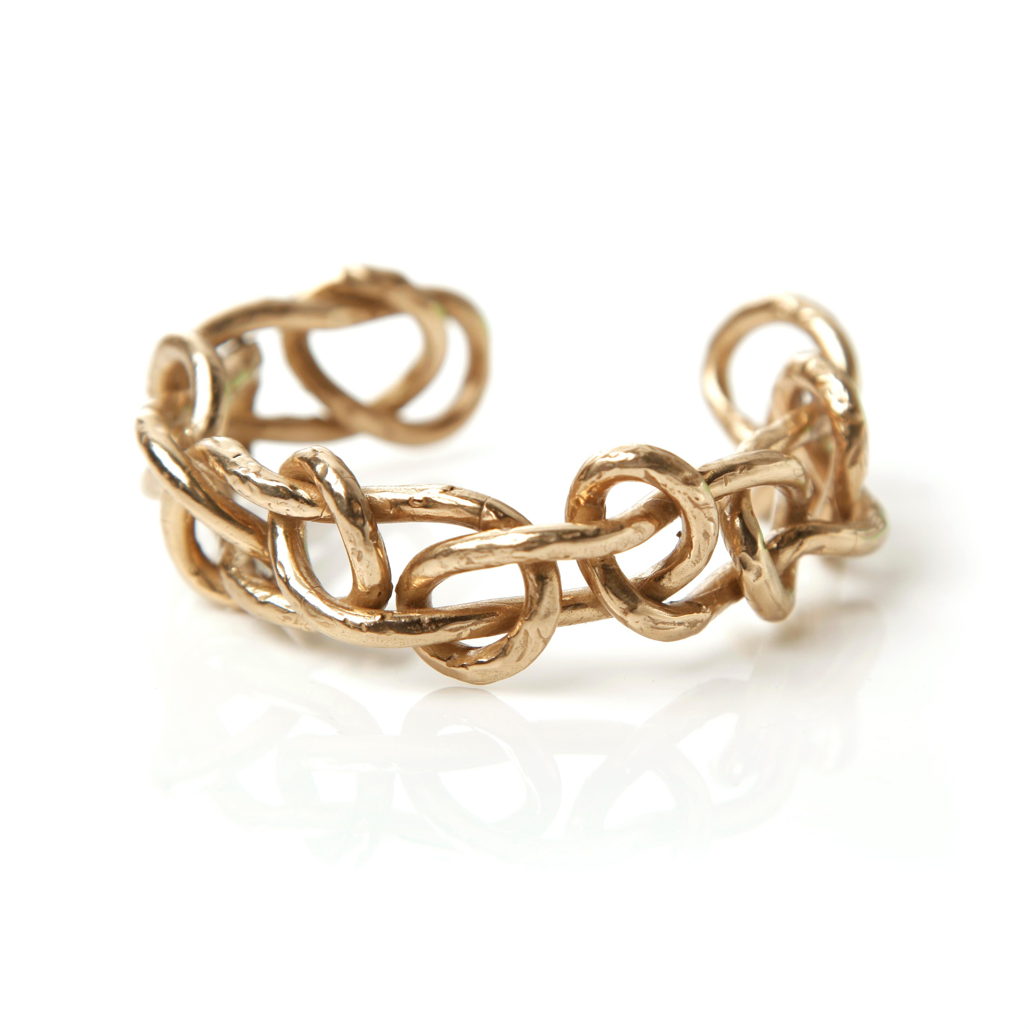 Knot Gold-Plated Bronze Cuff Bracelet In New Condition For Sale In Rome, IT