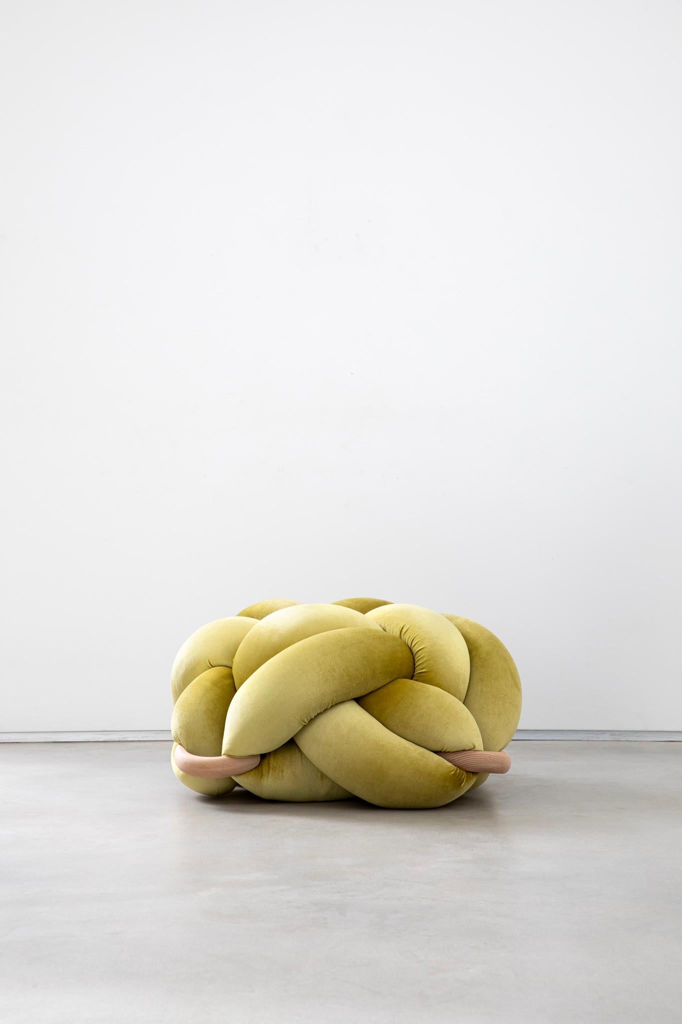 Ajoutez une touche de style à votre intérieur avec l'aide de nos magnifiques poufs au sol. Ces ottomans sont à la fois beaux et fonctionnels et constituent un objet de conversation parfait. 
Taille : 75X75 cm / 30X30 inch
Hauteur : 35 cm