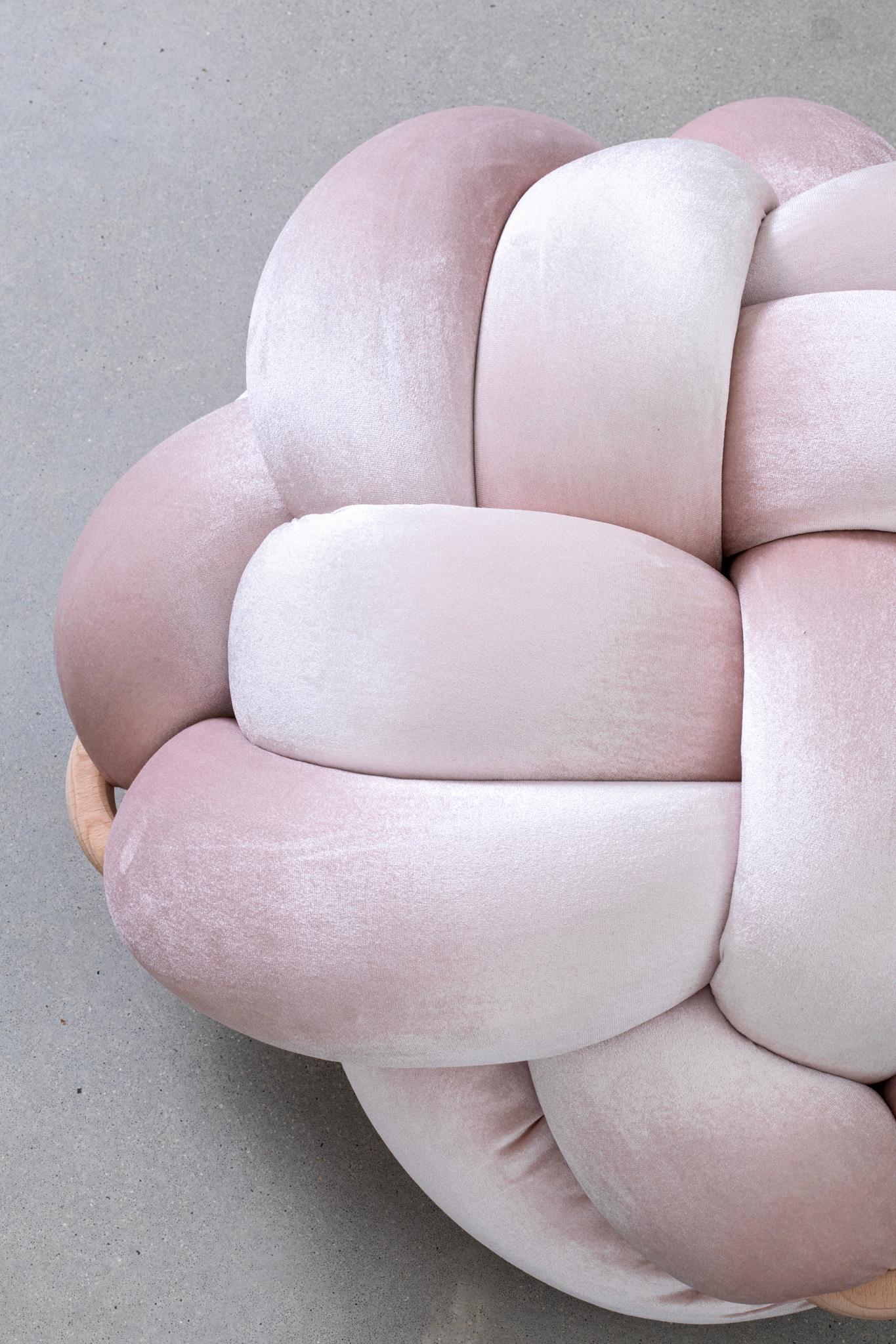 Israélien Pouf ottoman rose perlé fait à la main 30X30 pouces par Knots Studio en vente