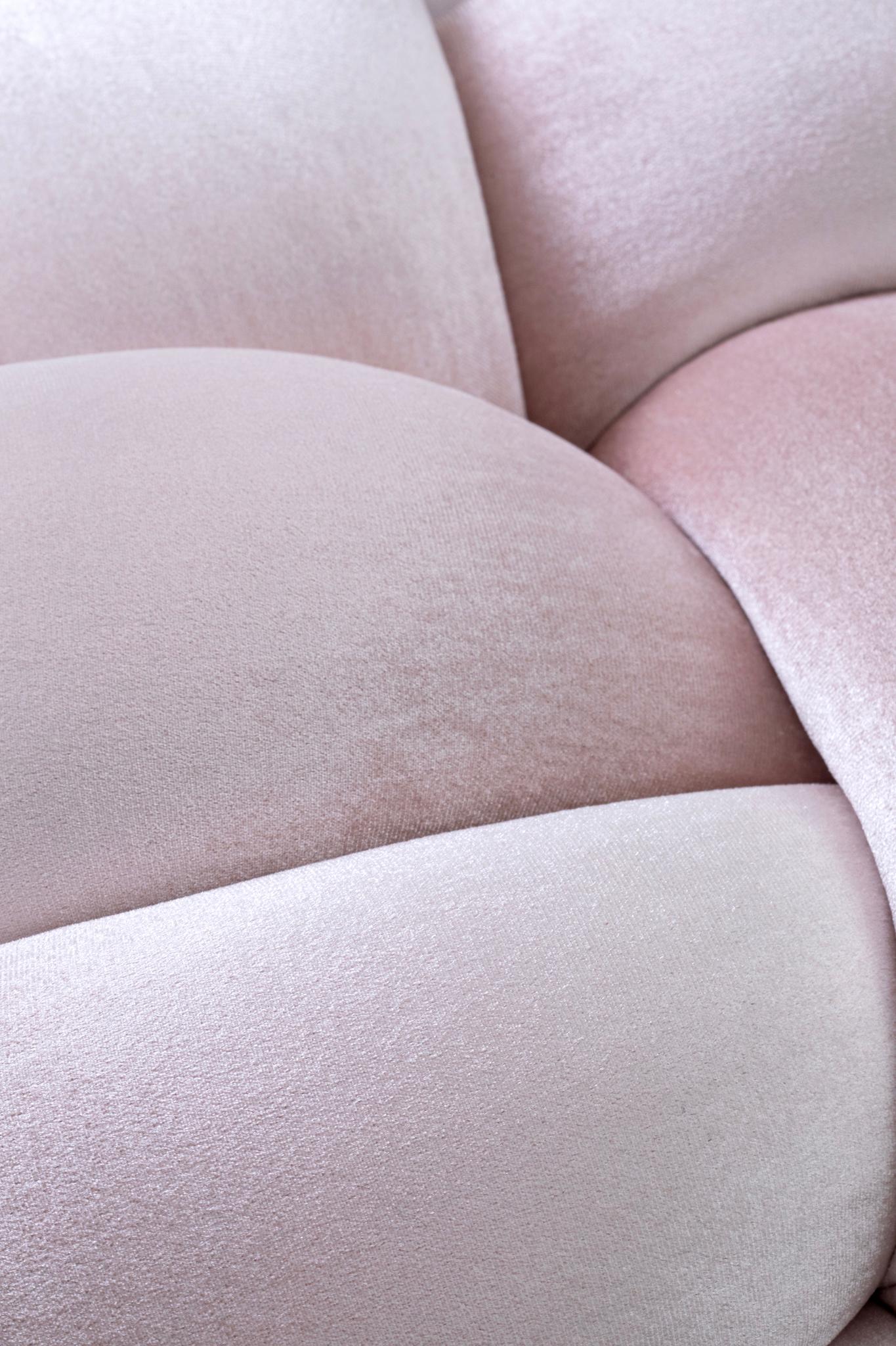 Noué à la main Pouf ottoman rose perlé fait à la main 30X30 pouces par Knots Studio en vente