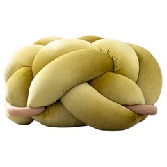 Otomana de terciopelo hecha a mano 30X30 pulgadas by Knots Studio