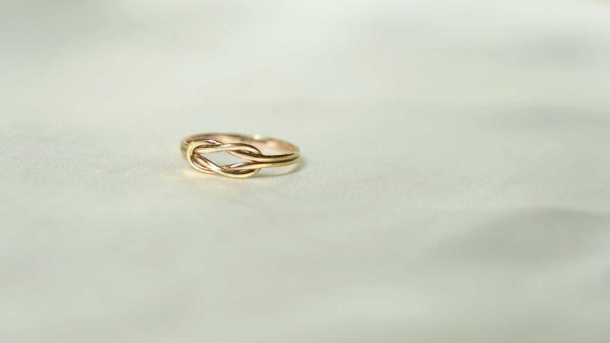 Knot Ring, 18k Gold For Sale 2