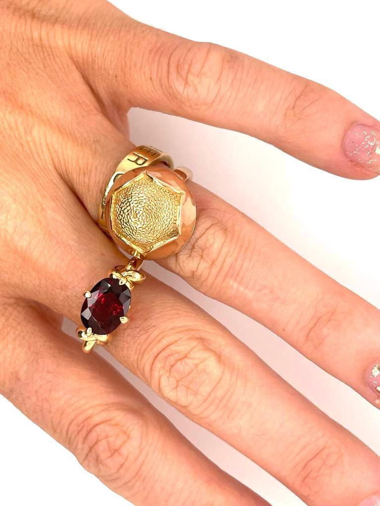 Bague à nœuds avec grenat rouge birman en or jaune 18 carats en vente 2