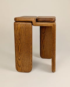 Knot Hocker aus massiver roter eiche von Luis Gimeno