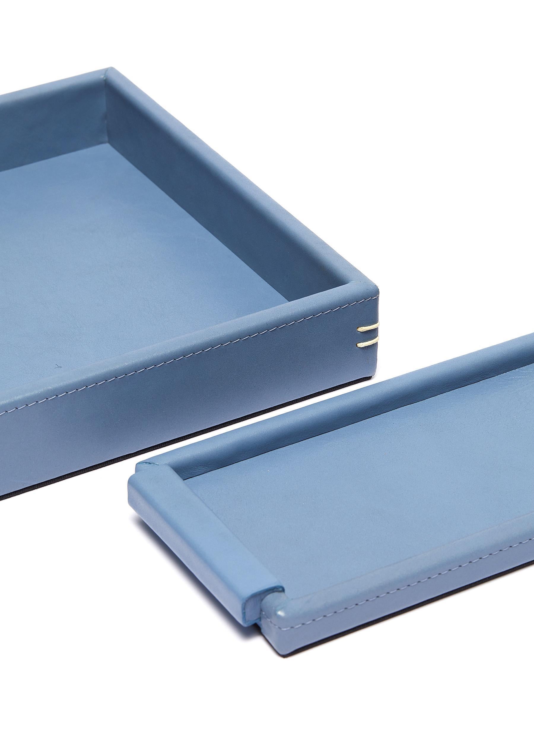 Knotted double leather serving tray set.
Hand stitched calf leather.
Also, available in a smaller size tray set of two, size 36.2 x 24.7 x 5.8 H cm. 
Larger quantities available upon request, with 8 weeks production time.

Description: Knotted