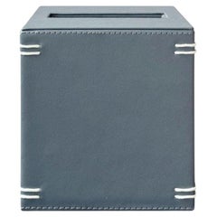 Scatola per fazzoletti annodata quadrata Accessori per l'ufficio di André Fu Living