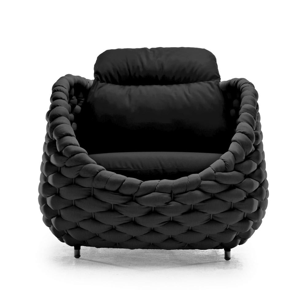Armchair knotted Up upholstered with foam and 
covered with polypile and wool fabric in charcoal 
finish. Structure and feet in stainless steel. 
Also available in grey or purple finish.
Also available in stool knotted Up.
lead time production if on