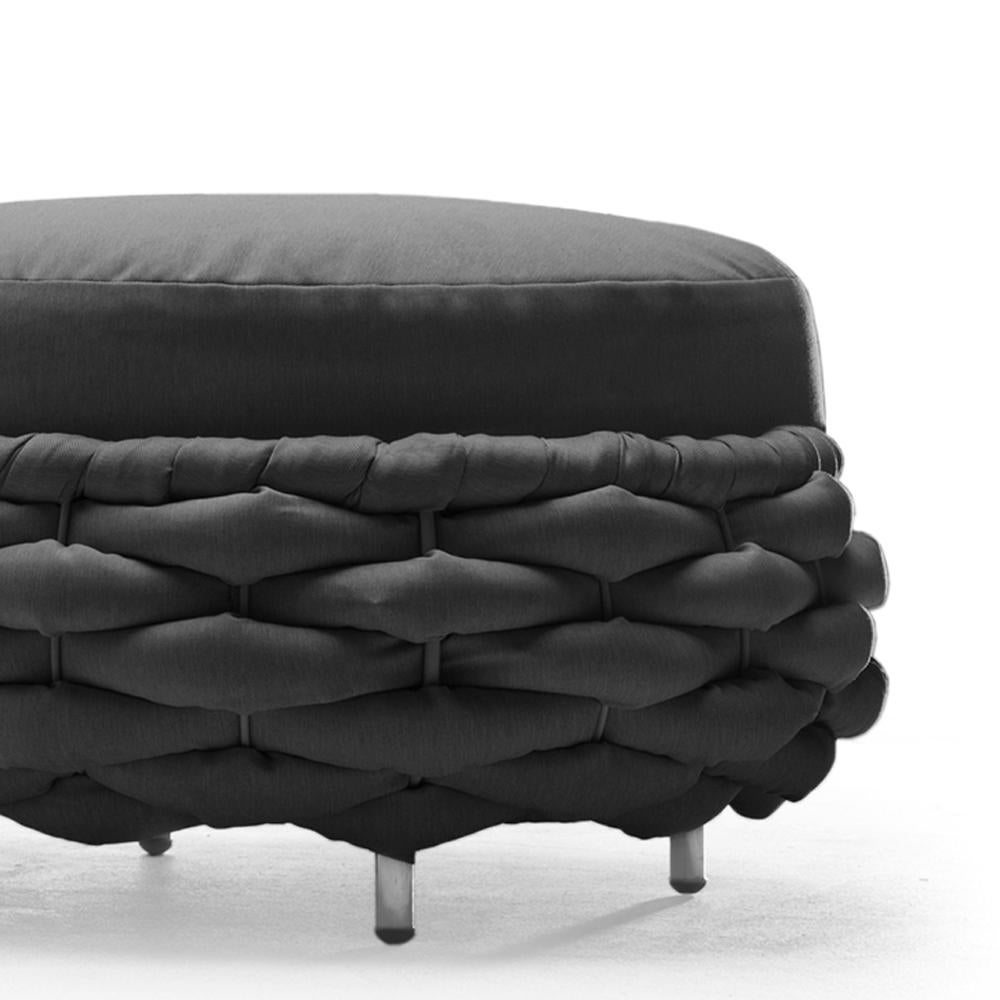 Stool knotted up upholstered with foam and
covered with polypile and wool fabric in charcoal
finish. Structure and feet in stainless steel.
Also available in grey or sand finish.
Also available in armchair knotted up.
lead time production if on