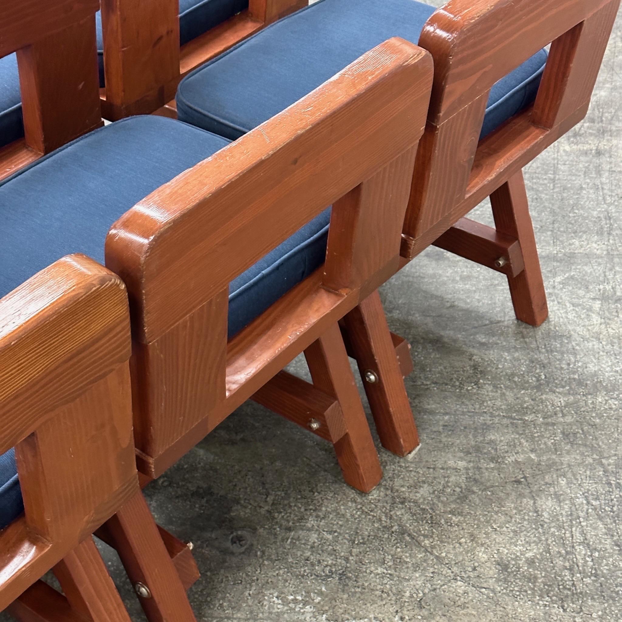 Knotty Pine Esszimmerstühle mit niedriger Rückenlehne aus Kiefernholz von der Chicago Athletic Association im Angebot 1