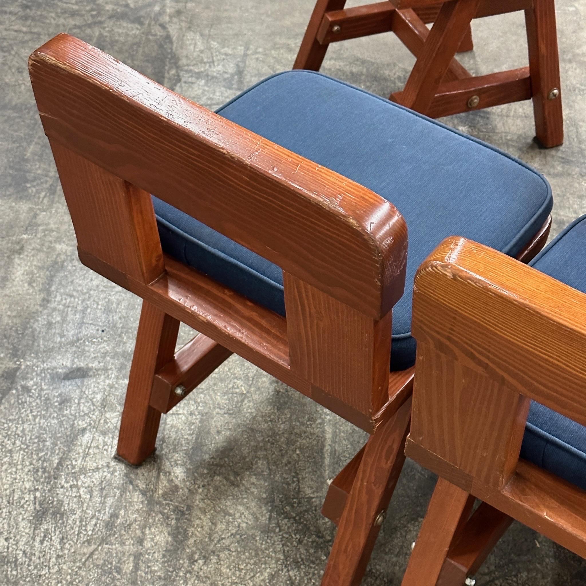 Knotty Pine Esszimmerstühle mit niedriger Rückenlehne aus Kiefernholz von der Chicago Athletic Association im Angebot 2