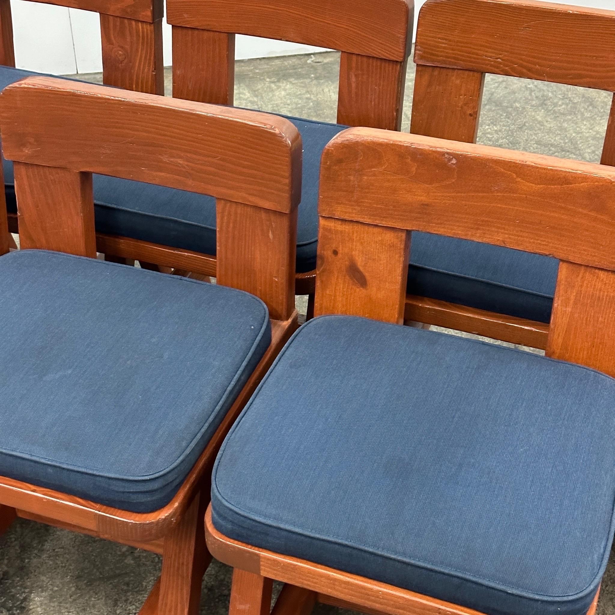 Chaises de salle à manger à dossier bas en pin noueux de la Chicago Athletic Association en vente 2
