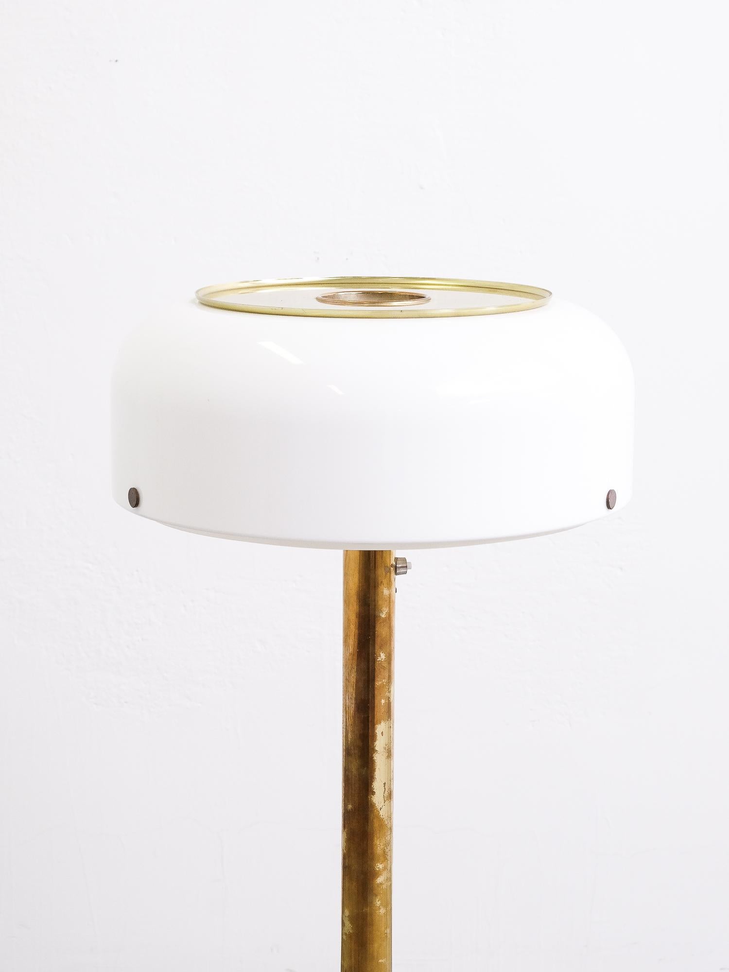 Rare floor lamp model Knubbling designed by Anders Pehrson. Produced by Ateljé Lyktan in Åhus, Sweden.