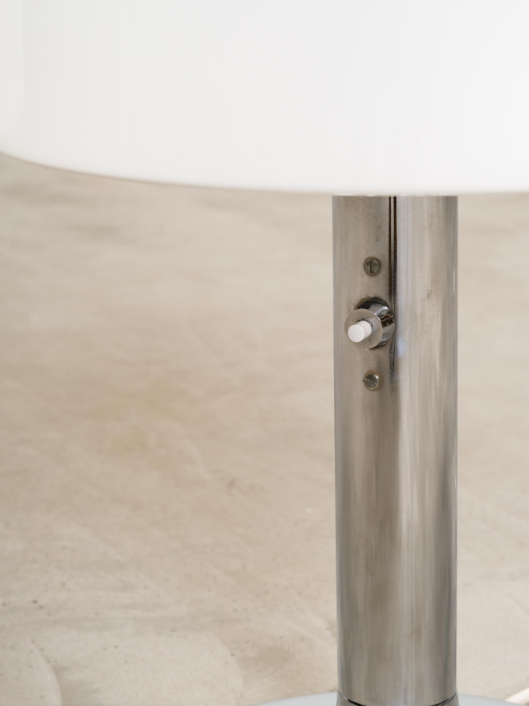 'Knubbling' Chrome Table Lamp by Anders Pehrson for Ateljé Lyktan, 1960s In Good Condition For Sale In Karis, Nyland
