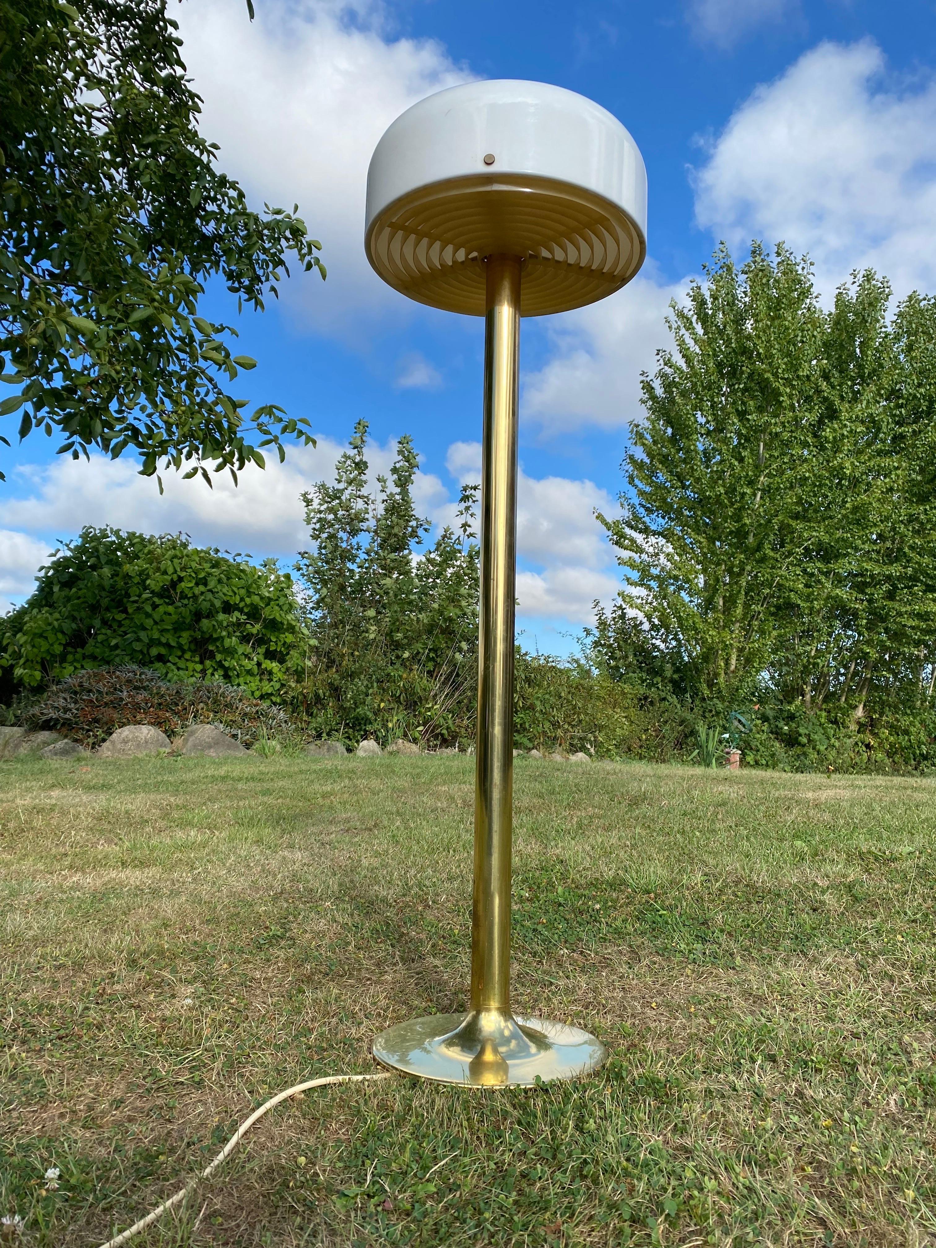 Rare floor lamp model Knubbling designed by Anders Pehrson. Produced by Ateljé Lyktan in Åhus, Sweden in the late 1970s. This is the small Knubbling model, only 40 cm in diameter, 125 i hight. 

This Knubbling floor lamp is a fantastic example of