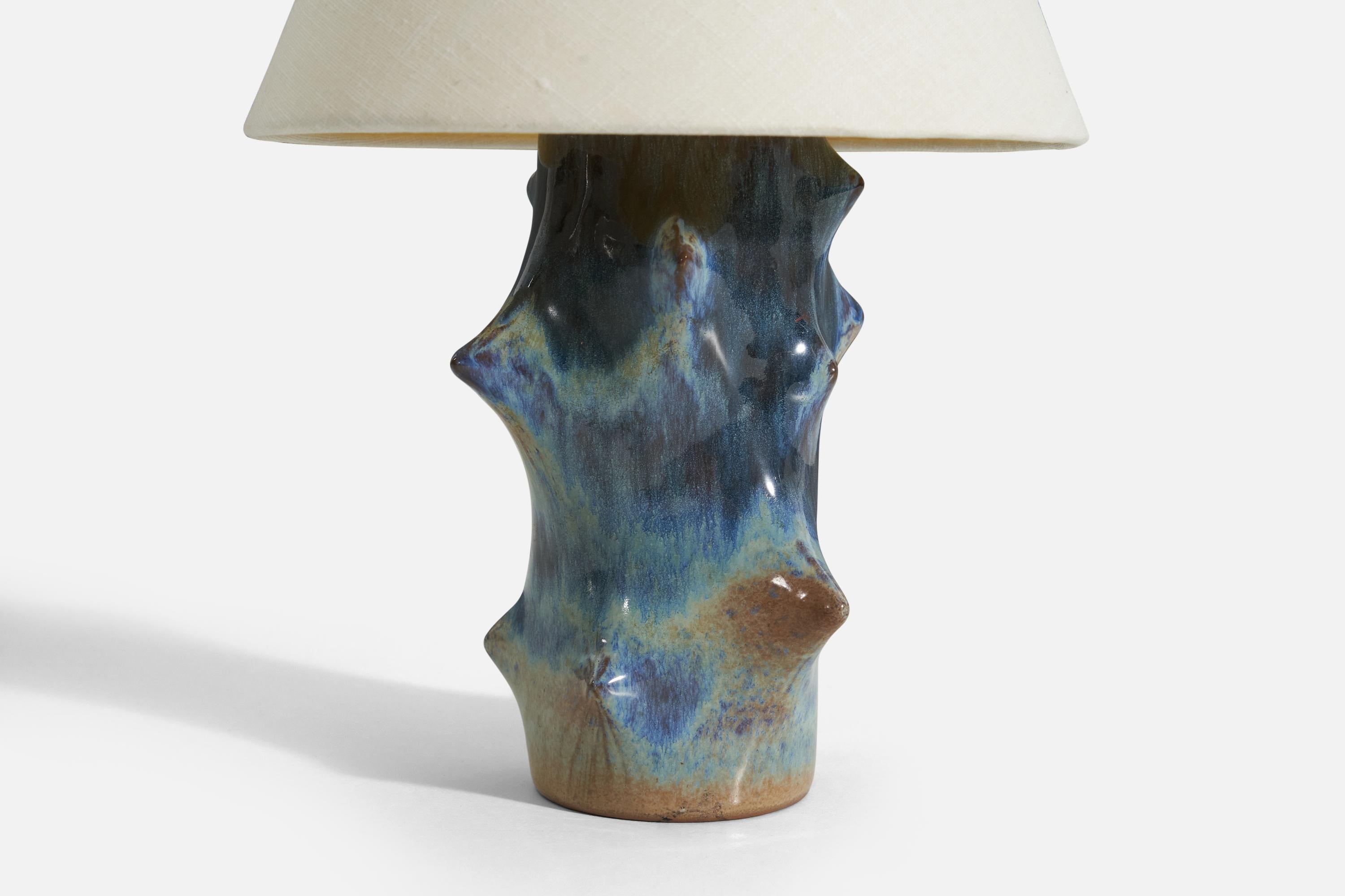 Knud Basse, Organic Table Lamp, Stoneware, Fabric, Denmark, 1960s In Good Condition For Sale In High Point, NC