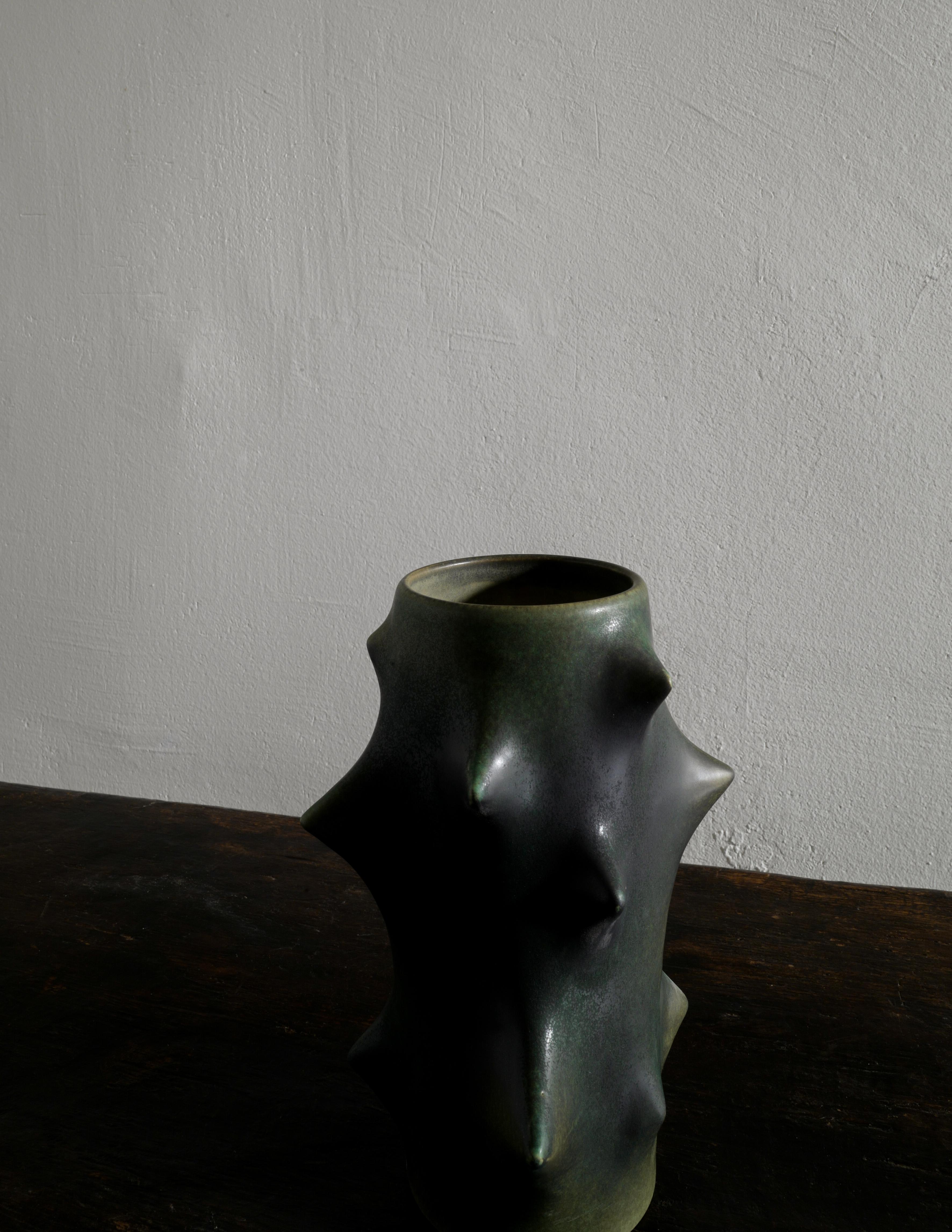 Knud Basse Thorn-Vasen, hergestellt von Michael Andersen, Dänemark, ca. 1970er Jahre im Zustand „Gut“ im Angebot in Stockholm, SE