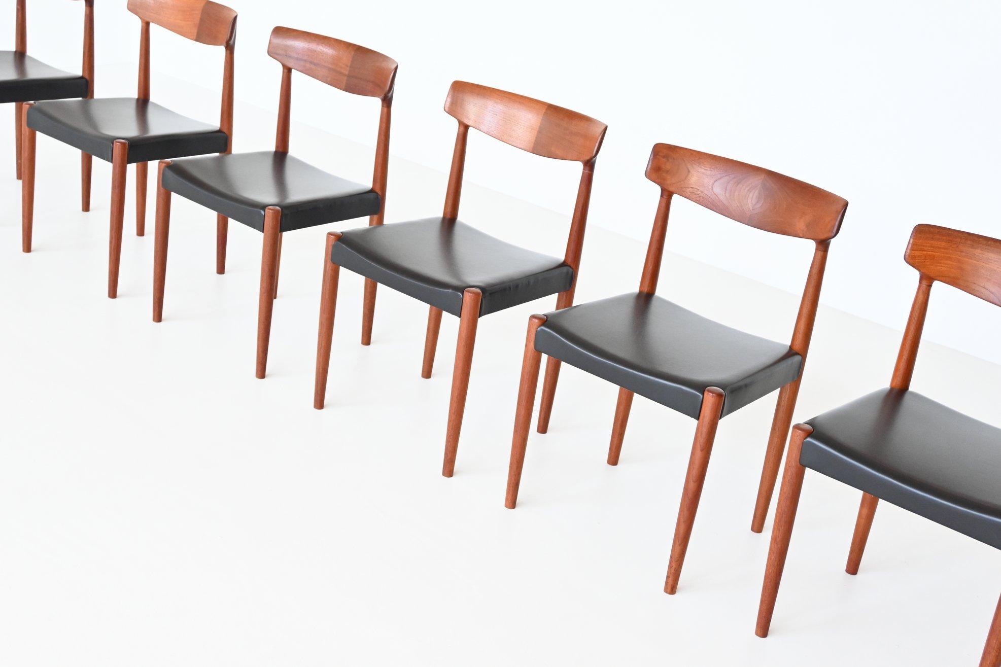 Beautiful shaped and well-crafted set of six dining chairs model 343 designed by Knud Faerch and manufactured by Bovenkamp, Denmark 1960. The frames are made of beautiful grained solid teak wood with hand carved sculptural back rests. The seats are