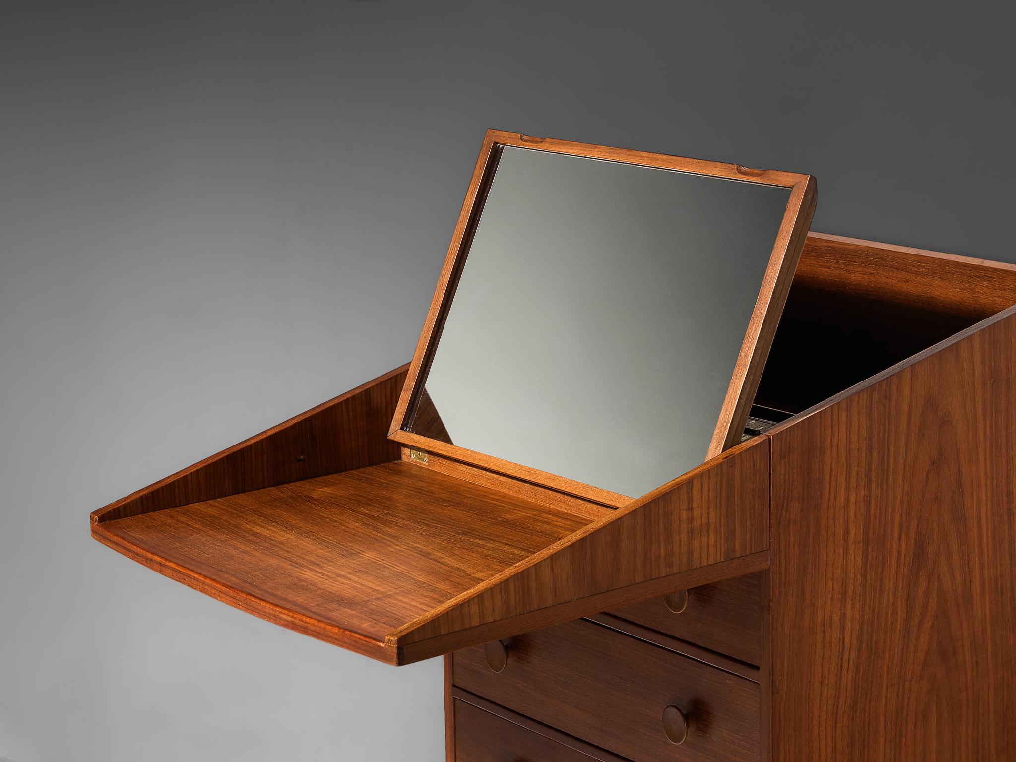 Knud Juul-Hansen Chest of Drawers with Integrated Vanity in Teak In Good Condition For Sale In Waalwijk, NL