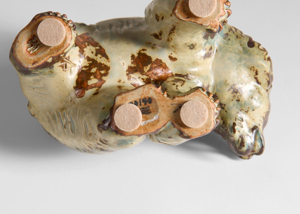 Smaltato Knud Khyn per Royal Copenhagen, Figurina di orso, Danimarca, circa 1950 in vendita