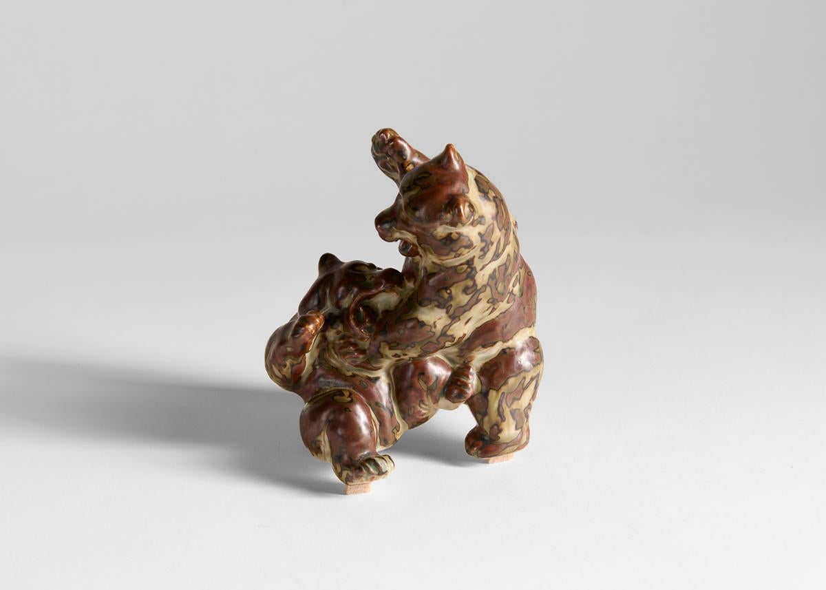Knud Khyn per Royal Copenhagen, Figurina di orsi che combattono, Danimarca, circa 1950 In condizioni buone in vendita a New York, NY