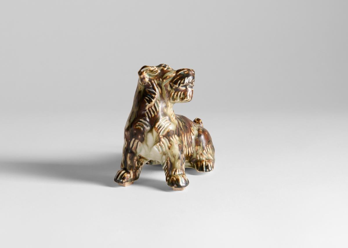 Knud Khyn per Royal Copenhagen, Terrier in ceramica, Danimarca, circa 1950 In condizioni ottime in vendita a New York, NY