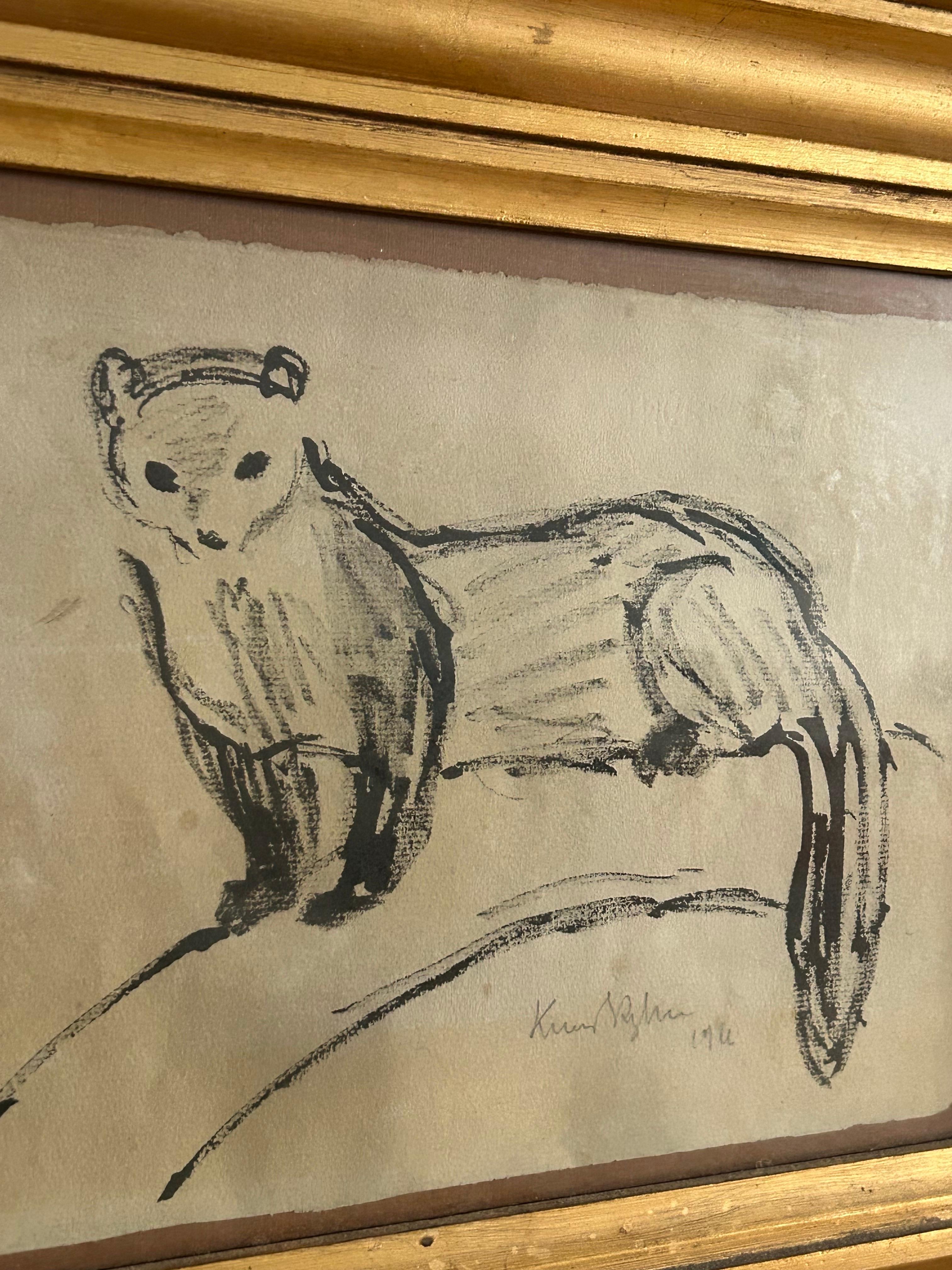 Zeichnung des dänischen Künstlers Knud Kyhn (1880-1969) mit Feder auf Papier, die einen Marder detailgetreu abbildet. Das 1916 entstandene Werk zeigt Kyhns präzise Zeichenkunst und seine scharfe Beobachtung der Form von Tieren und spiegelt sein