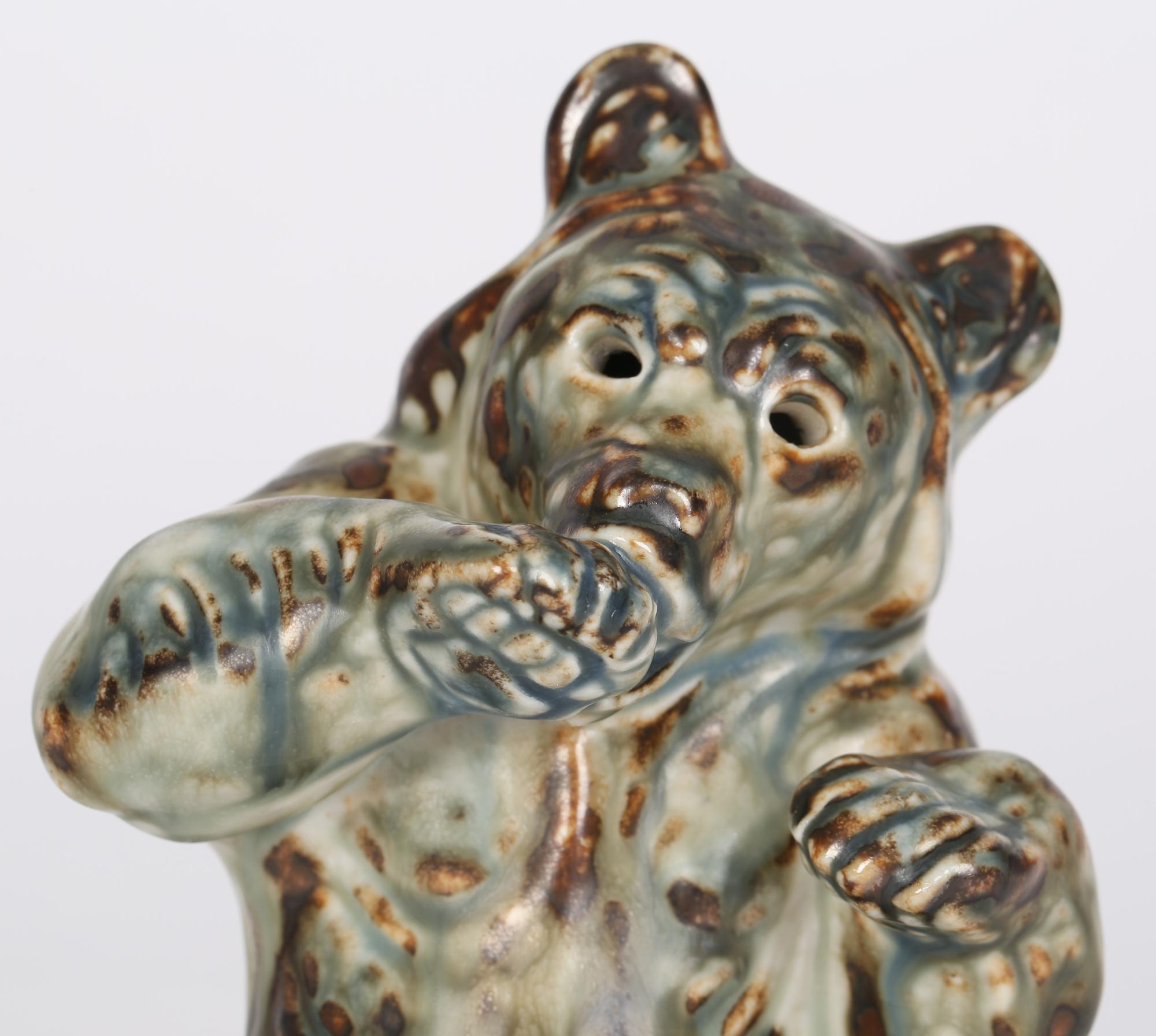 Art déco Figure sculpturale d'ours en porcelaine royale danoise Knud Kyhn de Copenhague en vente