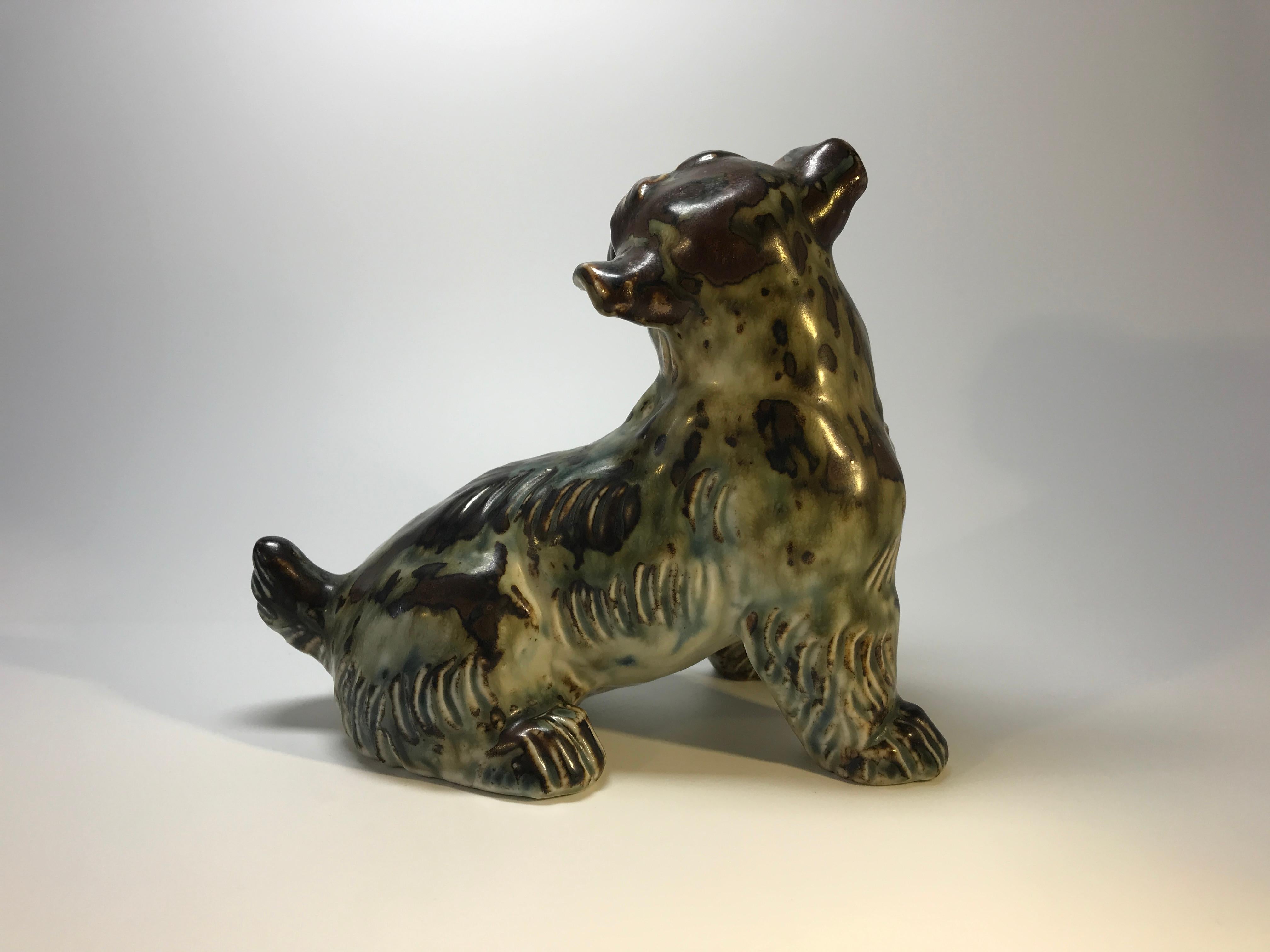 Knud Kyhn pour Royal Copenhagen:: Danemark Chien Terrier en grès émaillé Sung # 20129 Excellent état - En vente à Rothley, Leicestershire