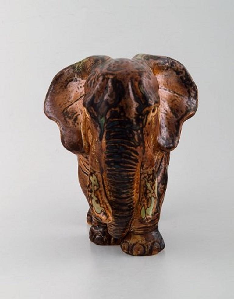 Knud Kyhn for Royal Copenhagen. Large elephant in glazed stoneware. Beautiful sung glaze in reddish brown shades, 1940s-1950s.
Model number: 20198.
1st factory quality.
Measures: 25 x 20 cm.
In very good condition.
Stamped.