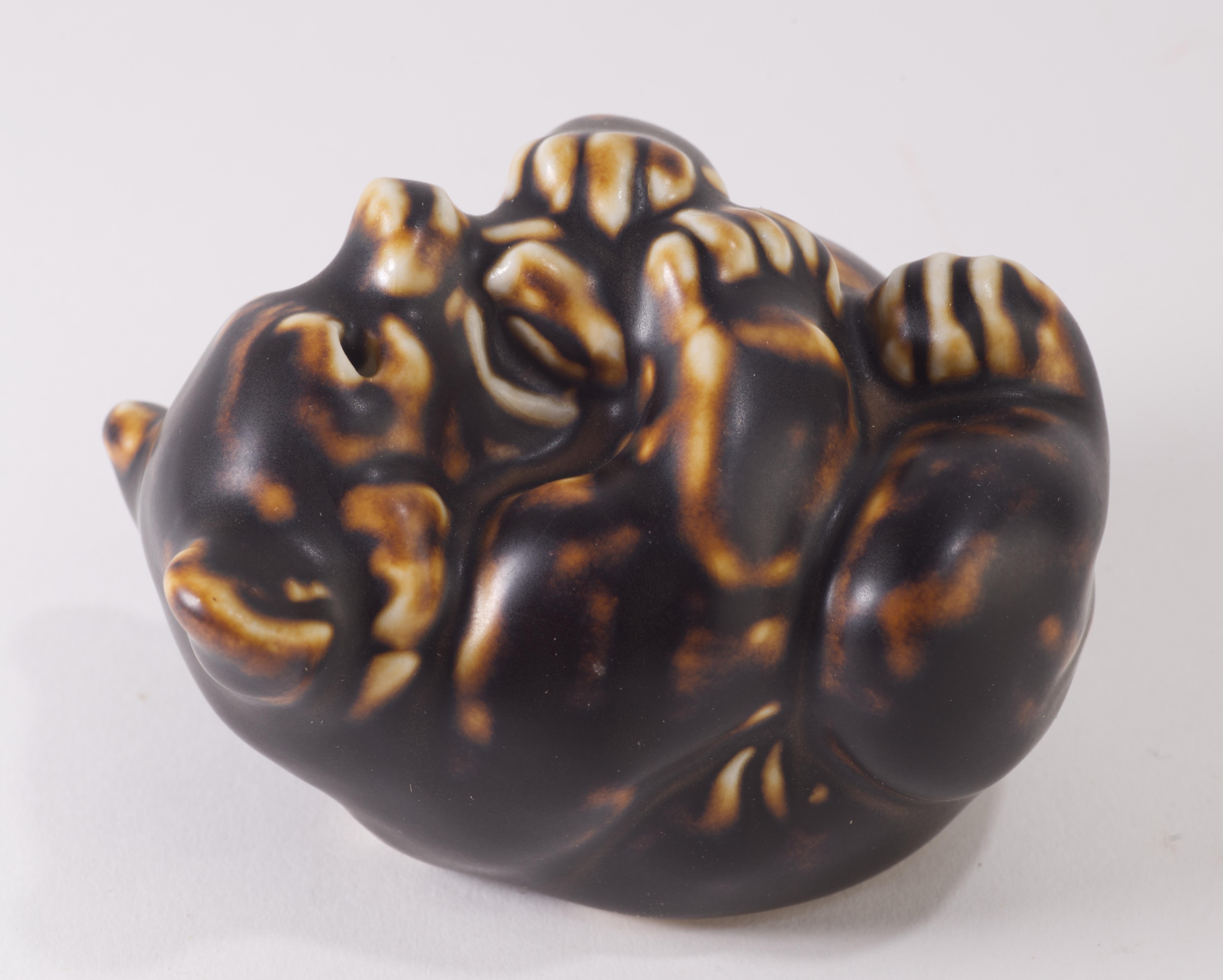 Knud Kyhn para Royal Copenhagen Figurita de porcelana Baby Bear, escandinavo moderno Danés en venta