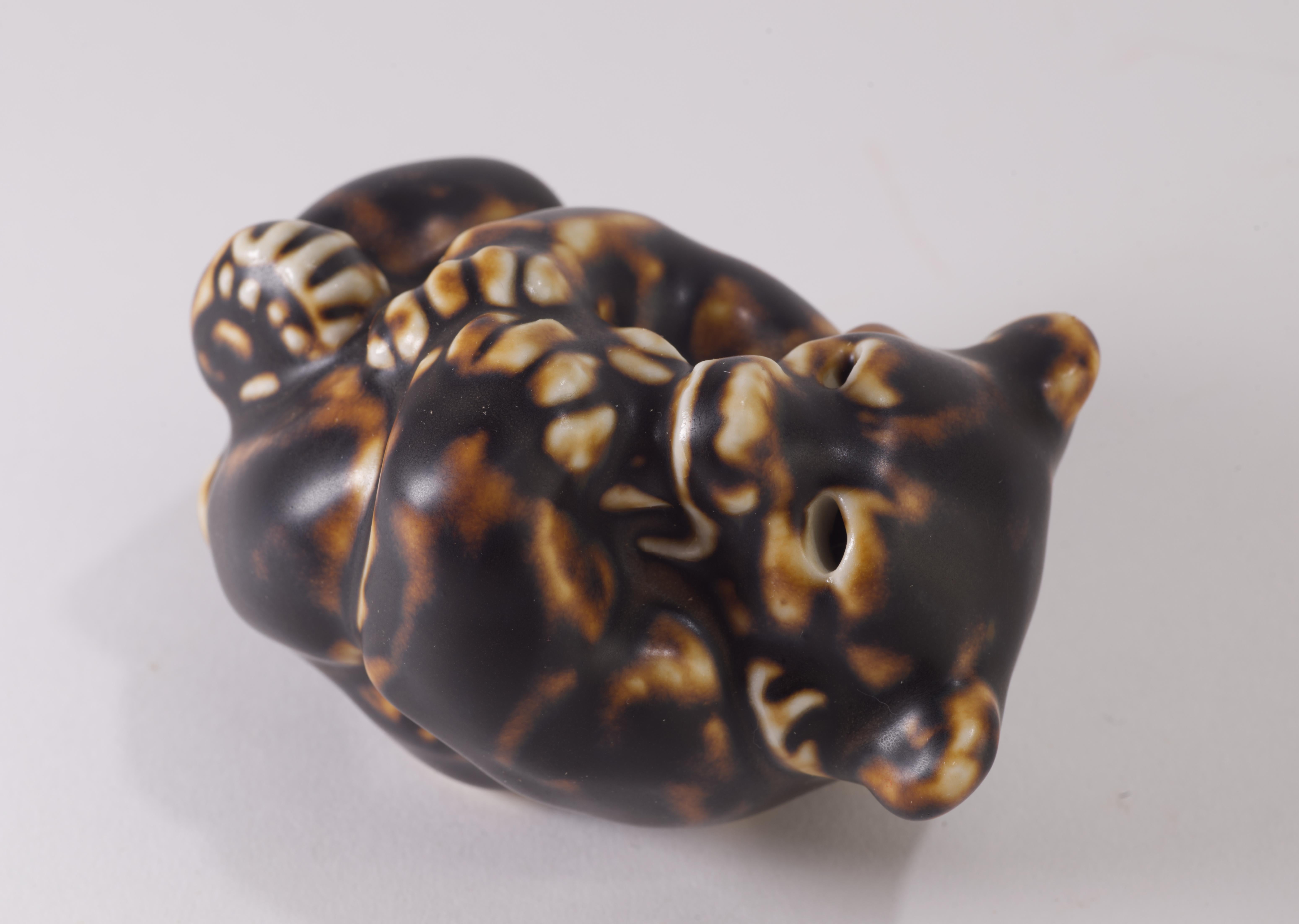 Knud Kyhn para Royal Copenhagen Figurita de porcelana Baby Bear, escandinavo moderno Glaseado en venta