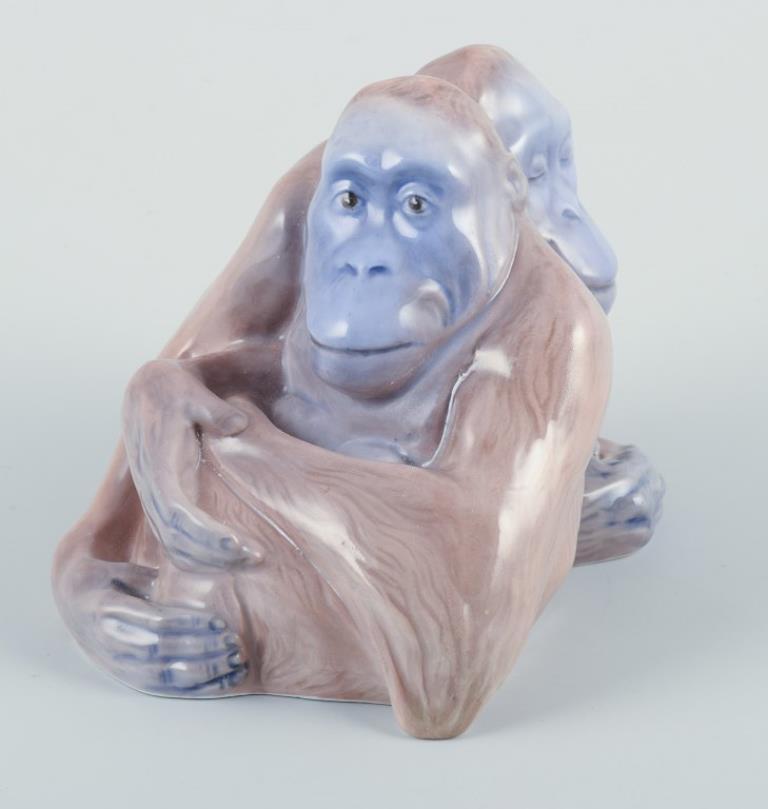 Knud Kyhn per Royal Copenhagen.
Rara statuetta in porcellana di due oranghi.
Smalto blu e marrone.
Progettato nel 1906.
Model 721.
Seconda qualità di fabbrica.
Datato all'inizio del 1900.
Condizioni eccellenti.
Dimensioni: L 12,0 cm. x H 10,0 cm.