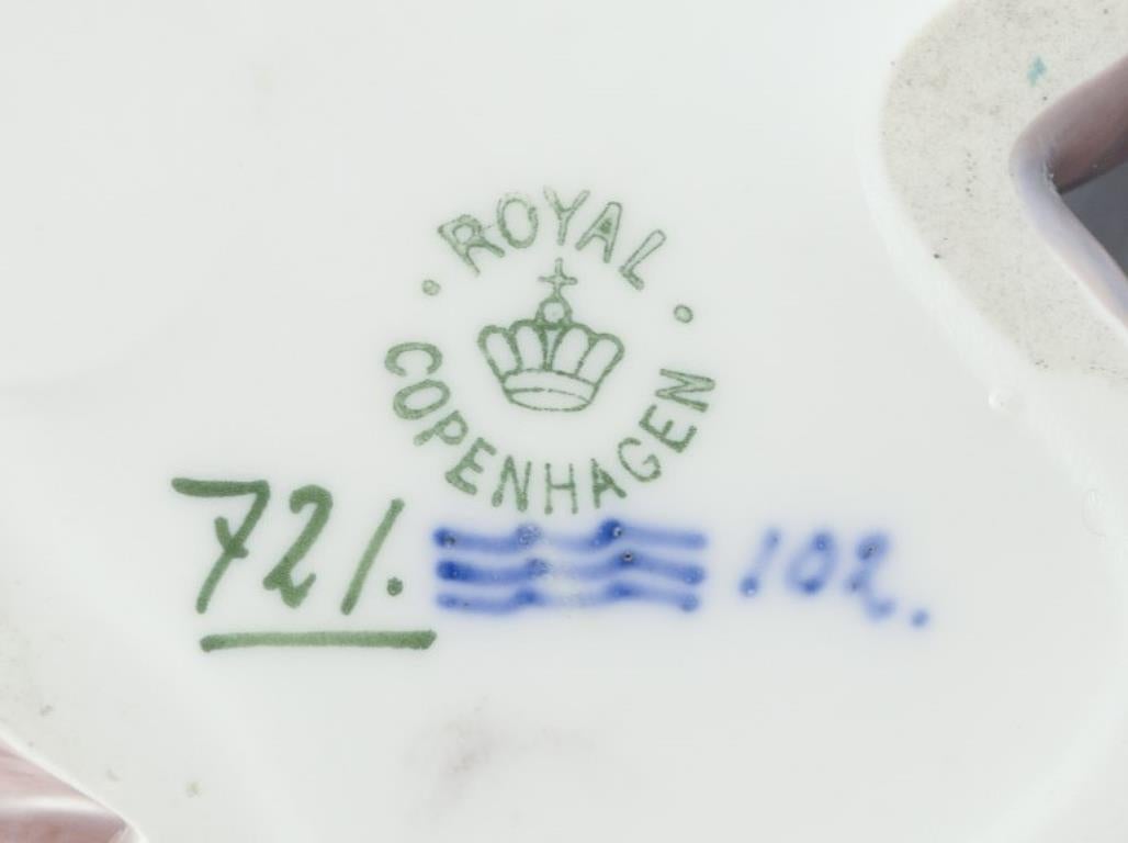 Knud Kyhn per Royal Copenhagen. Rara statuetta in porcellana di due oranghi. in vendita 2