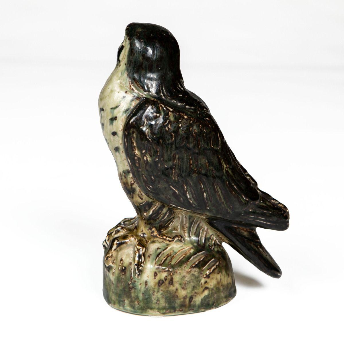 Mid-Century moderno Knud Kyhn per Royal Copenhagen Falco pellegrino in gres con smalto Sung An in vendita