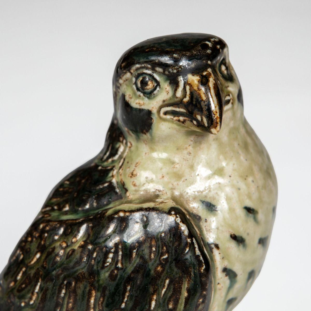 Smaltato Knud Kyhn per Royal Copenhagen Falco pellegrino in gres con smalto Sung An in vendita