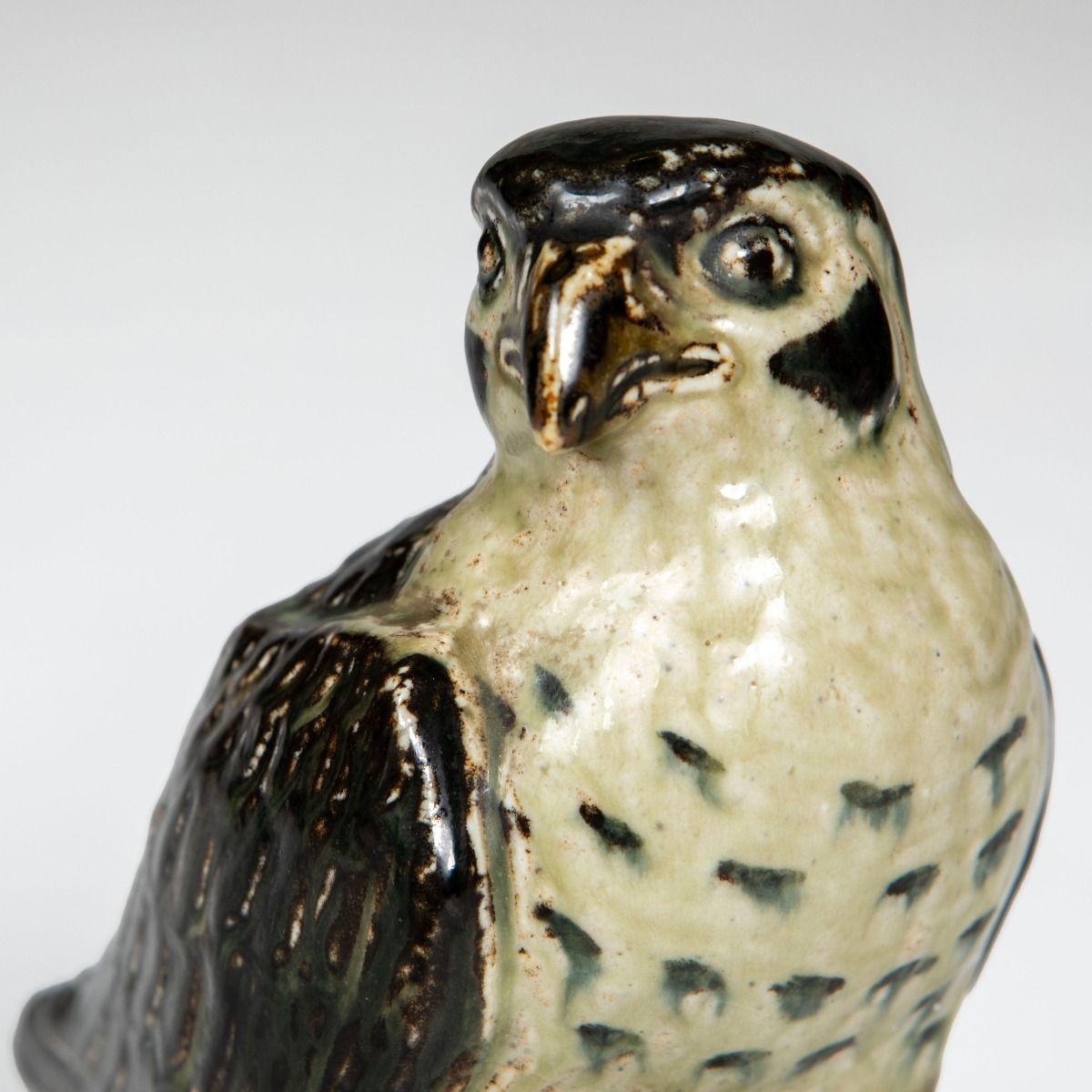 XX secolo Knud Kyhn per Royal Copenhagen Falco pellegrino in gres con smalto Sung An in vendita