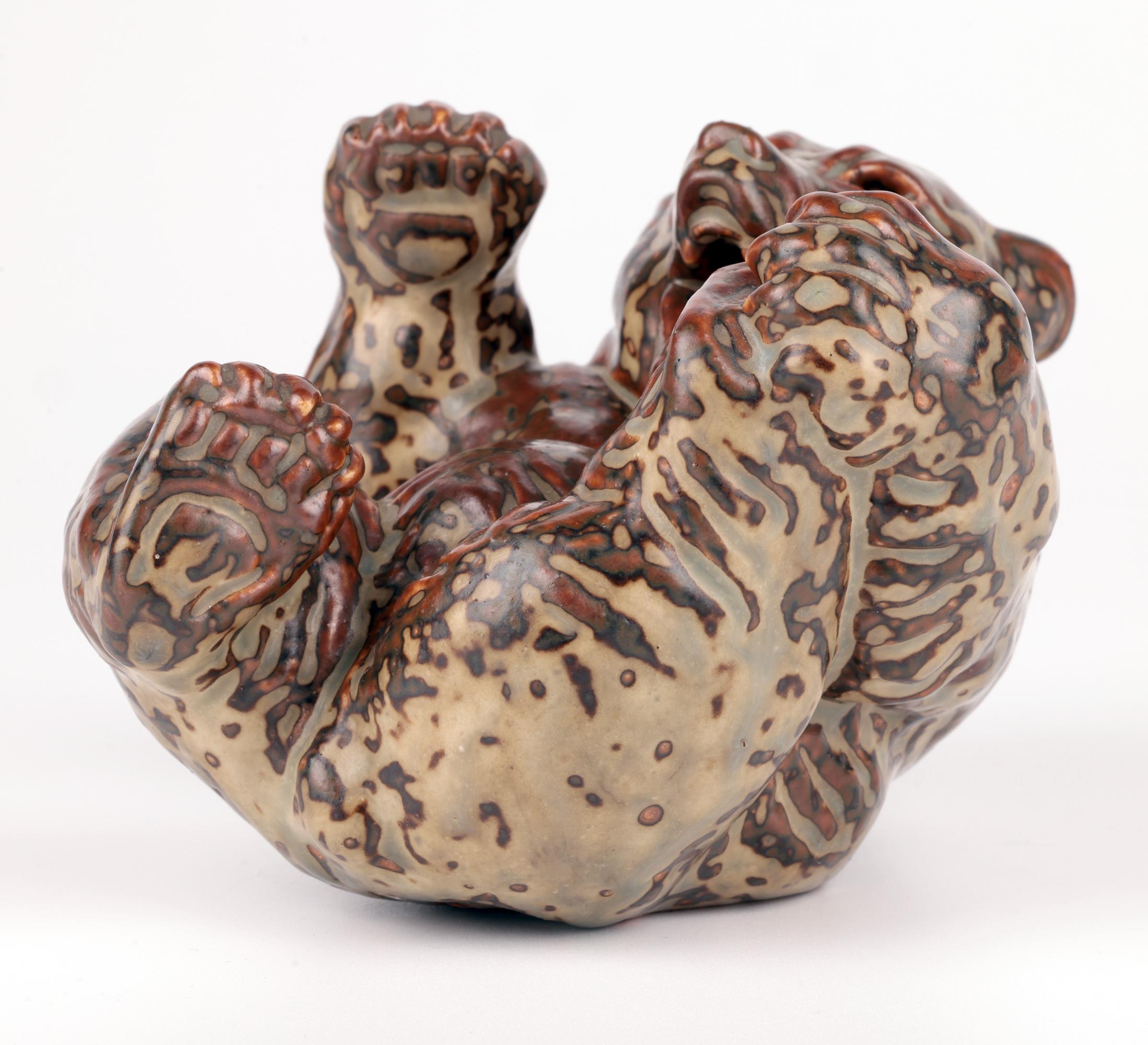 20ième siècle Knud Kyhn Royal Copenhagen Porcelain Lying Large Sung An Glazed Bear (Ours) en vente