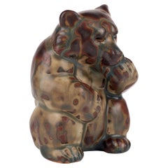 Knud Kyhn Royal Copenhagen Oso de porcelana esmaltada Sung An sentado